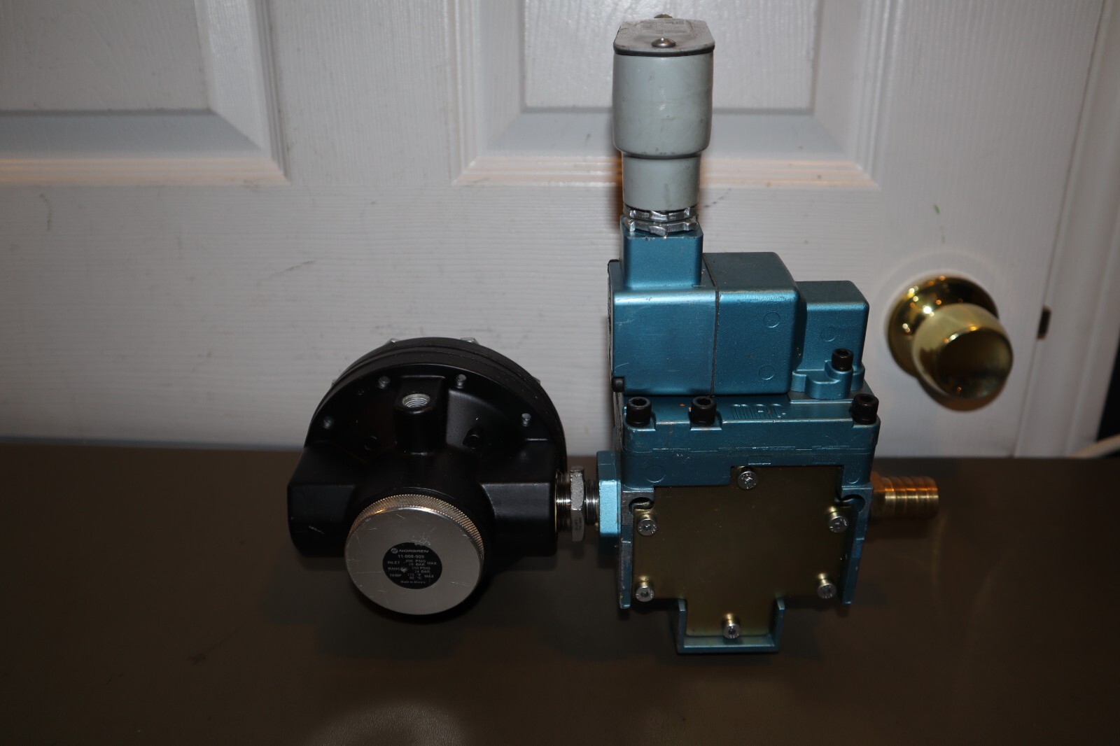 MAC 3 Way Spool Valve 57D-11-111CA & Norgren 11-008-009 Air Pressure Regulator