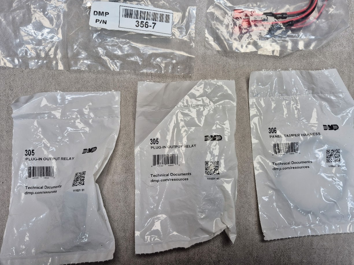 DMP XR150 XR550 Security Panel Hardware Kit 861 305 431 356-7 Harnesses Relays