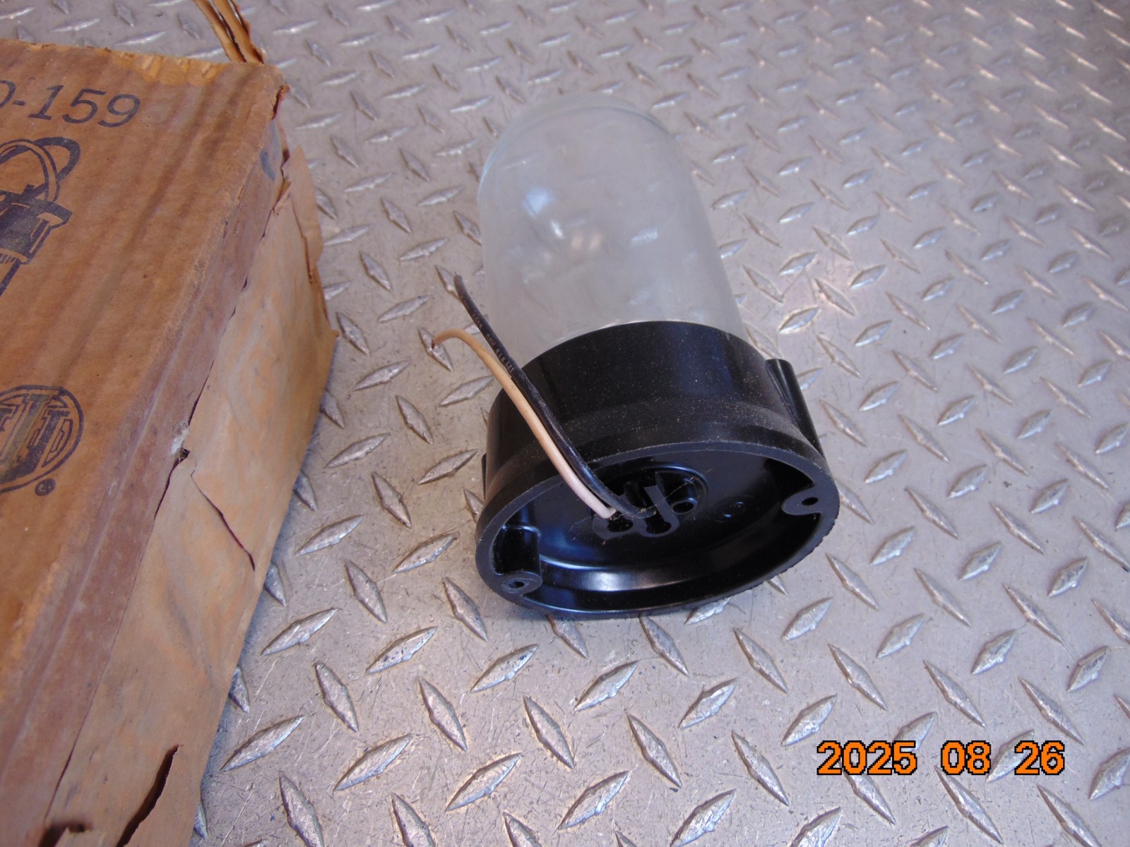 UNION INSULATING CO AO-159 ENCLOSED and GASKETED FIXTURE – FREE SHIPPING