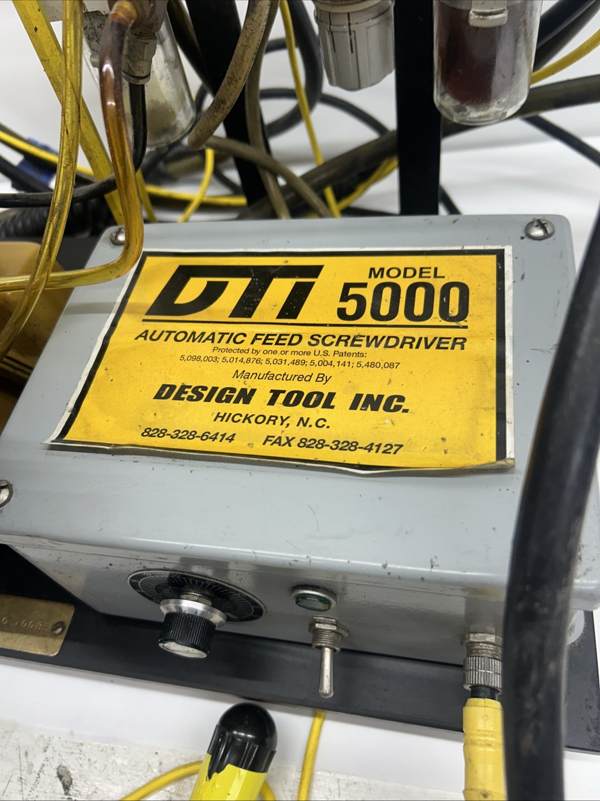 DTI 5000 Automatic Feed Screwdriver. Industrial Automatic Blow Feed Screw Gun.