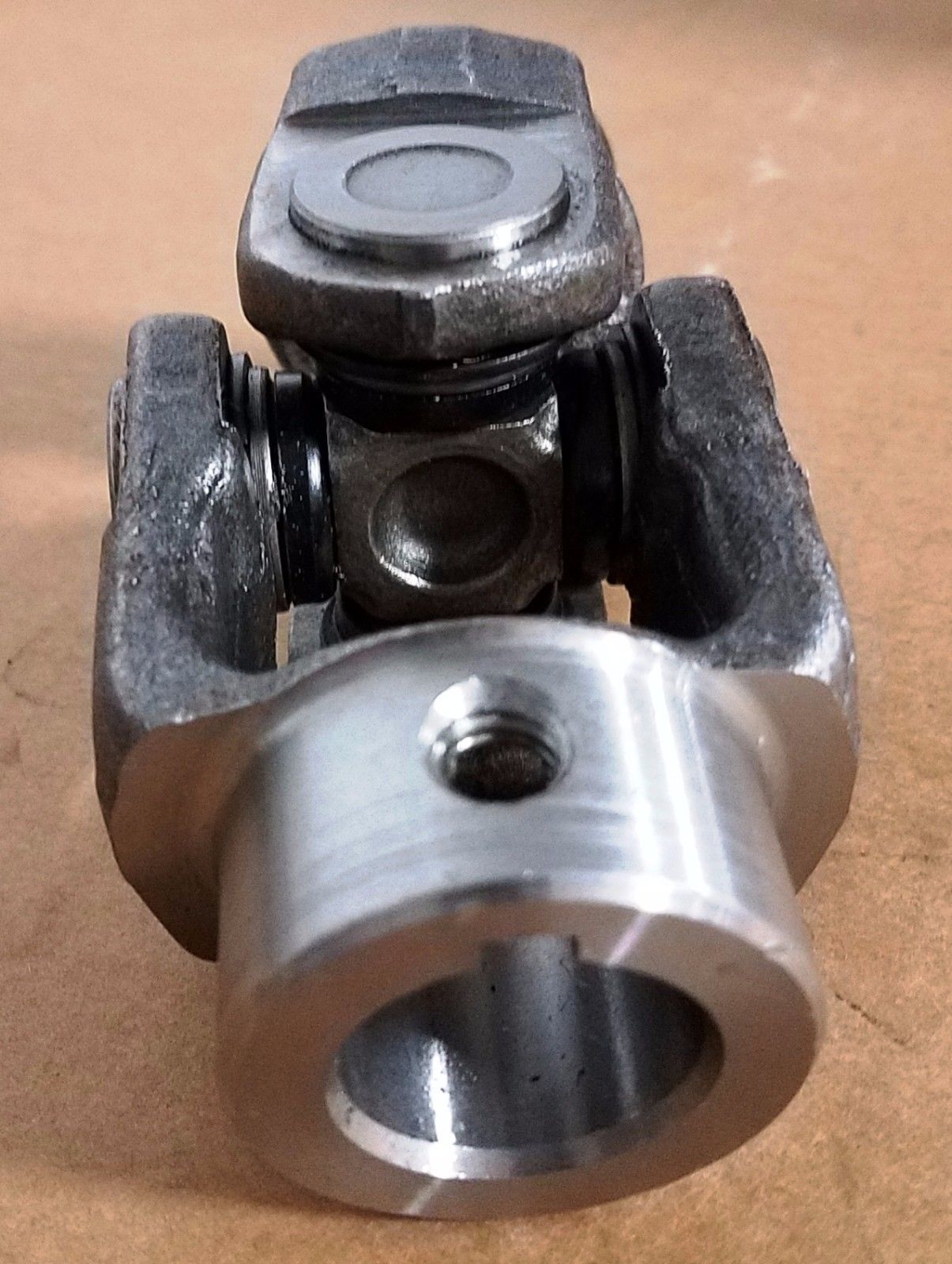 U-JOINT FORGED 1″ ID ONE END 1-1/4″ ID OTHER END KEYWAY AND TAPPED FOR SET SCR