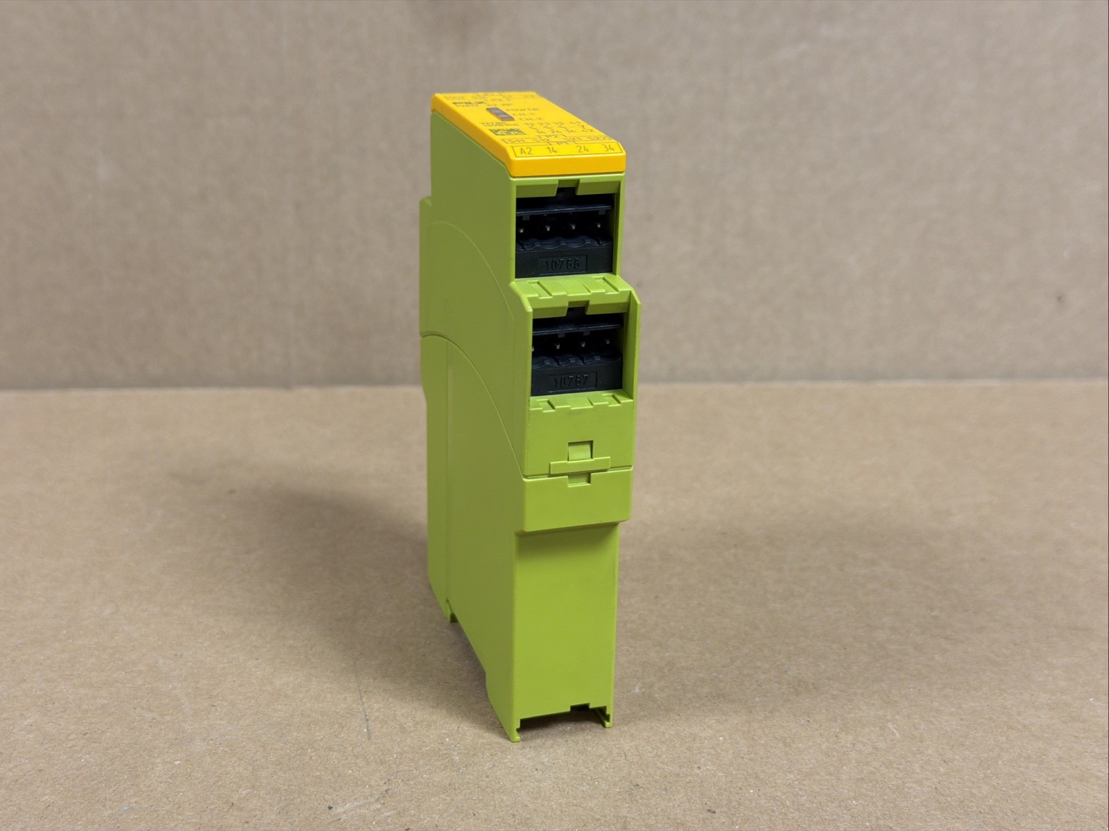 Pilz 777301 Safety Relay PNOZ X2.8P 24VACDC 3N/O 1N/C Mfg 2023 FAST SHIPPING