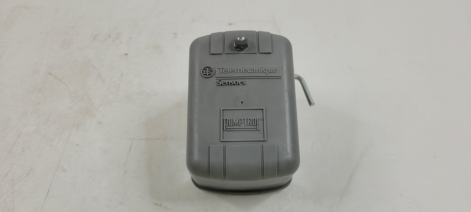 SQUARE D 9013FSG2J21M4 Pressure Switch Diaphragm 1/4” FNPS, DPST – NEW