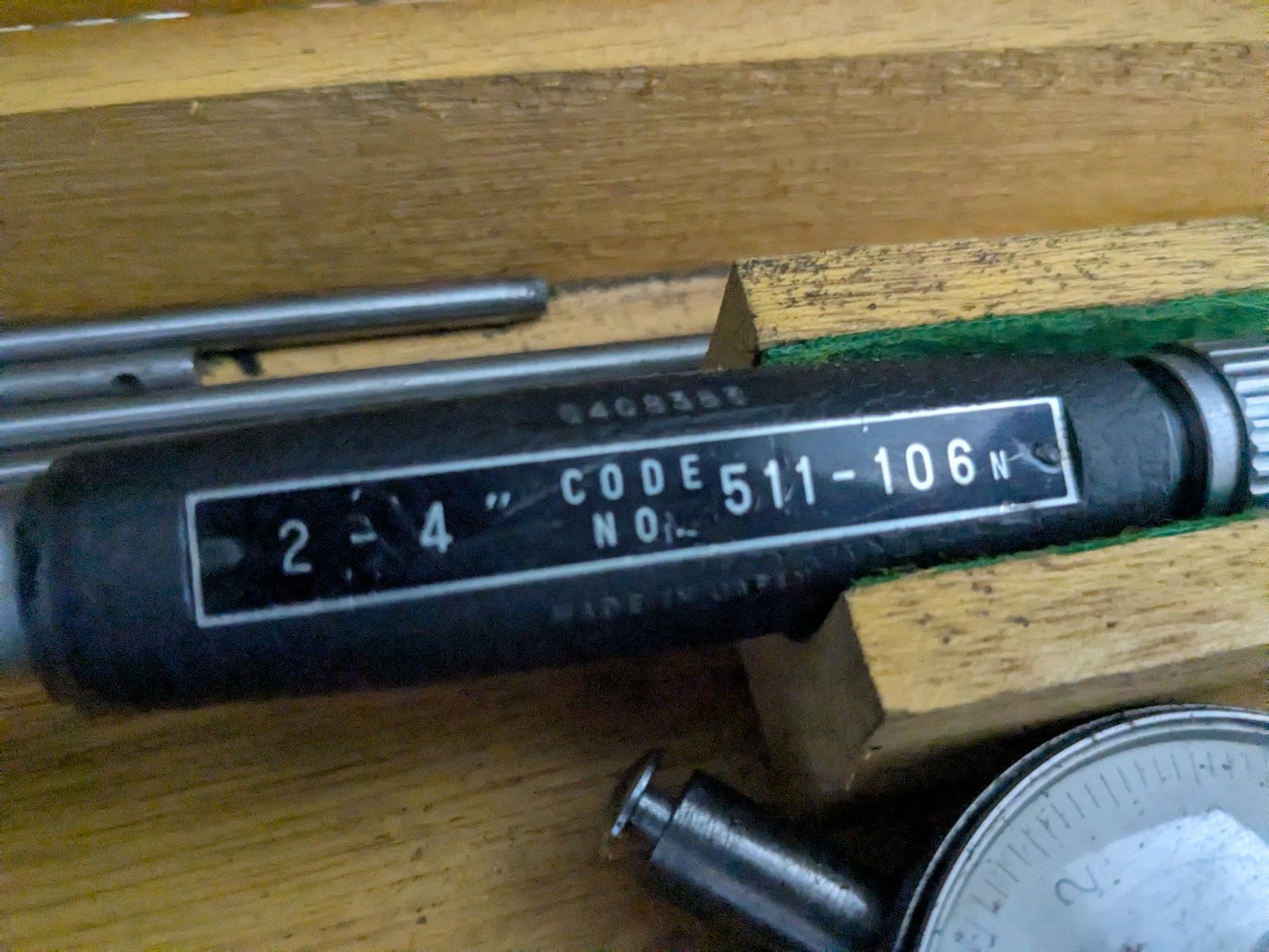 Mitutoyo 511-106 Dial Bore Gage Set 2-4″ .0001″ Complete w/ Original Wood Case