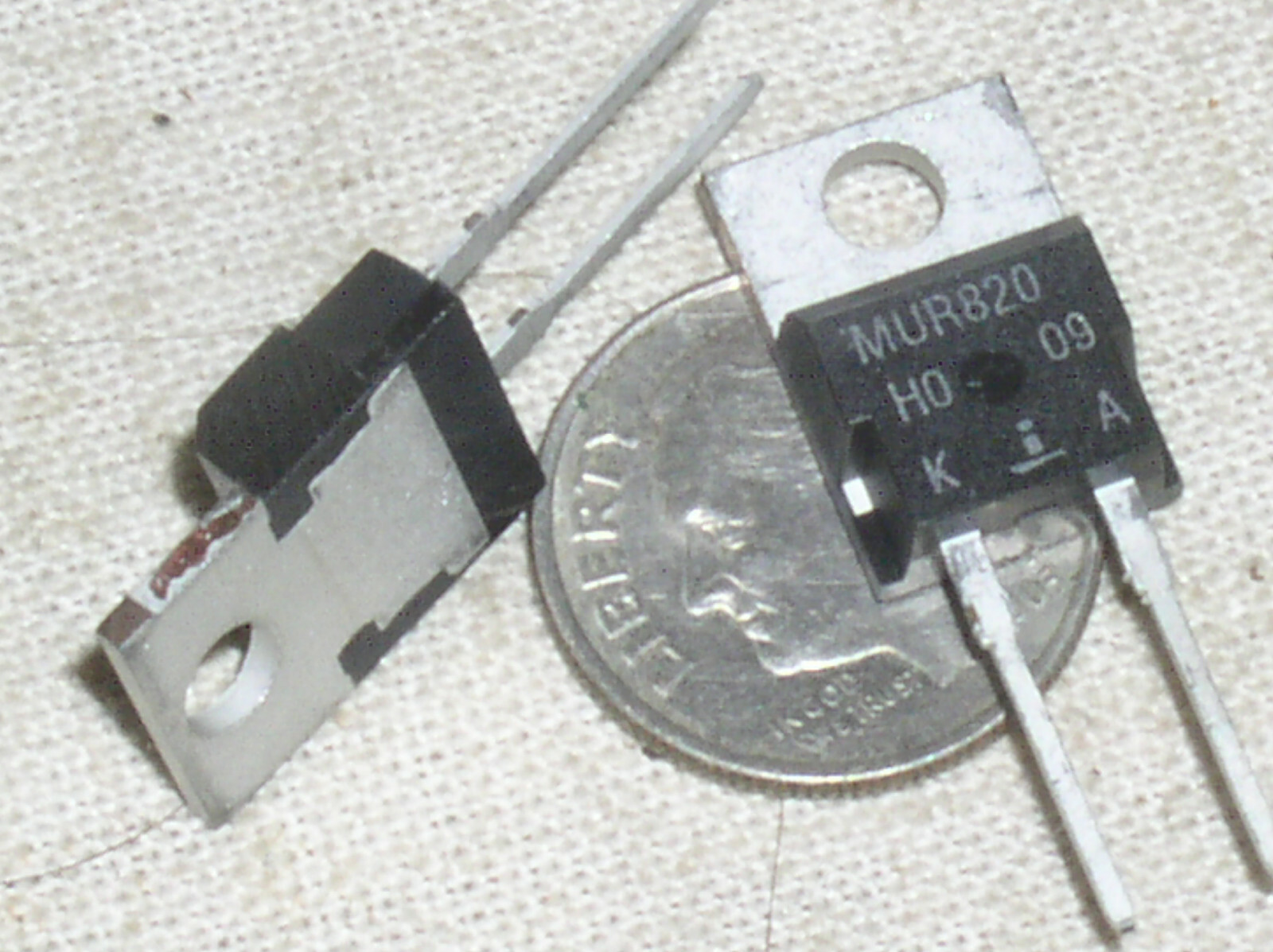 2 NOS MUR820 ULTRA FAST 35NS RECTIFIER DIODE 8A 8 A AMP 200V 200 V TO-220-2 USA
