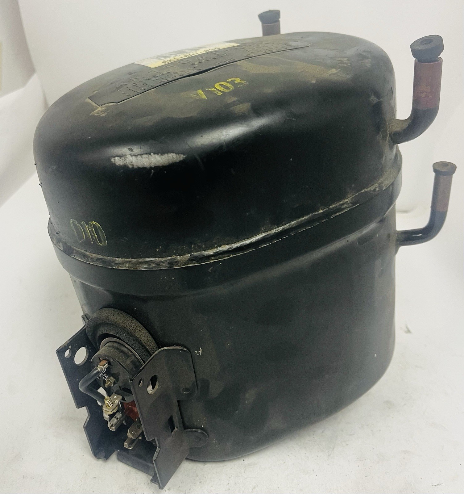 TECUMSEH NO. AK110AT-004-J7 COMPRESSOR 1 HP 115 VAC 60HZ 11000 BTU