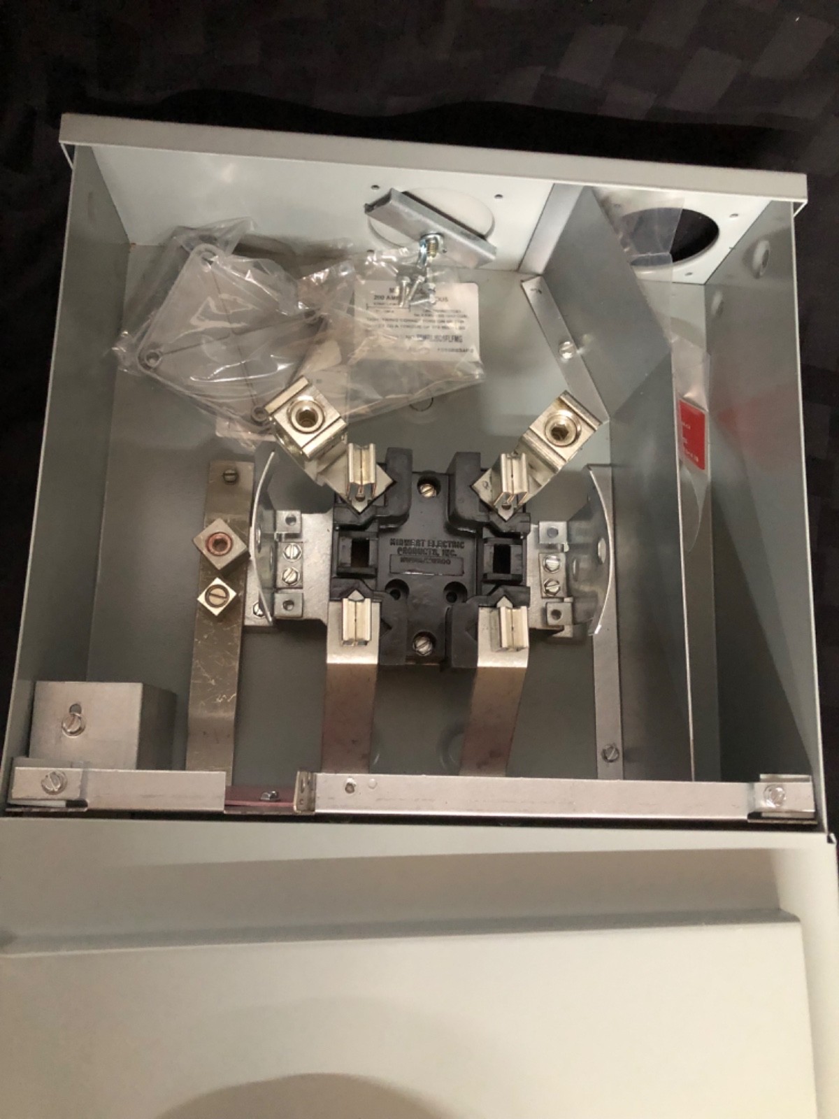 GE TSMR820CSFLFMG 200A Outdoor Meter Socket Load Center New, Open Box