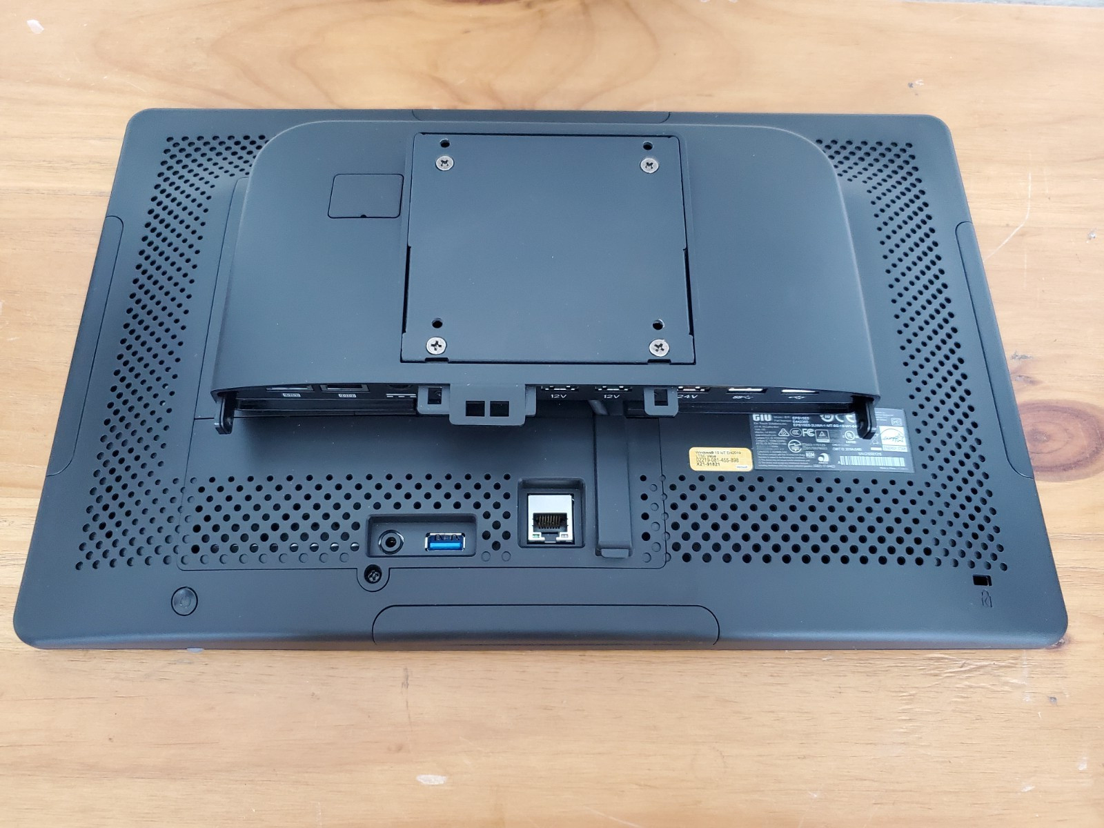 Elo POS 15″ AiO i5-9500TE 8GB 128GB Win 10 w/ Wall Mount I/O Hub – E442365