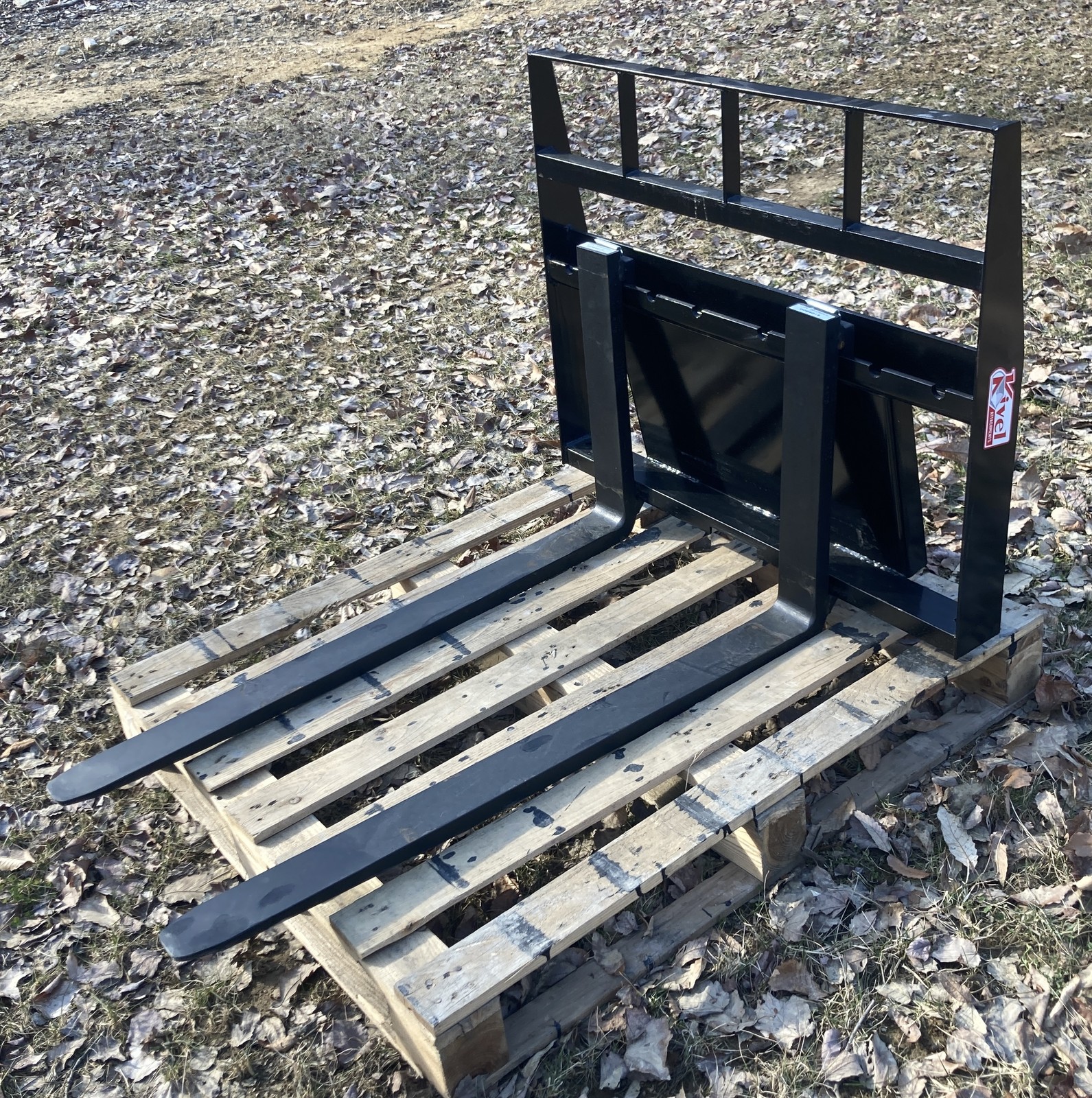 NEW 2000LB Pallet Forks Attachment- Toro Dingo Style Mount Plate -42″ adjustable
