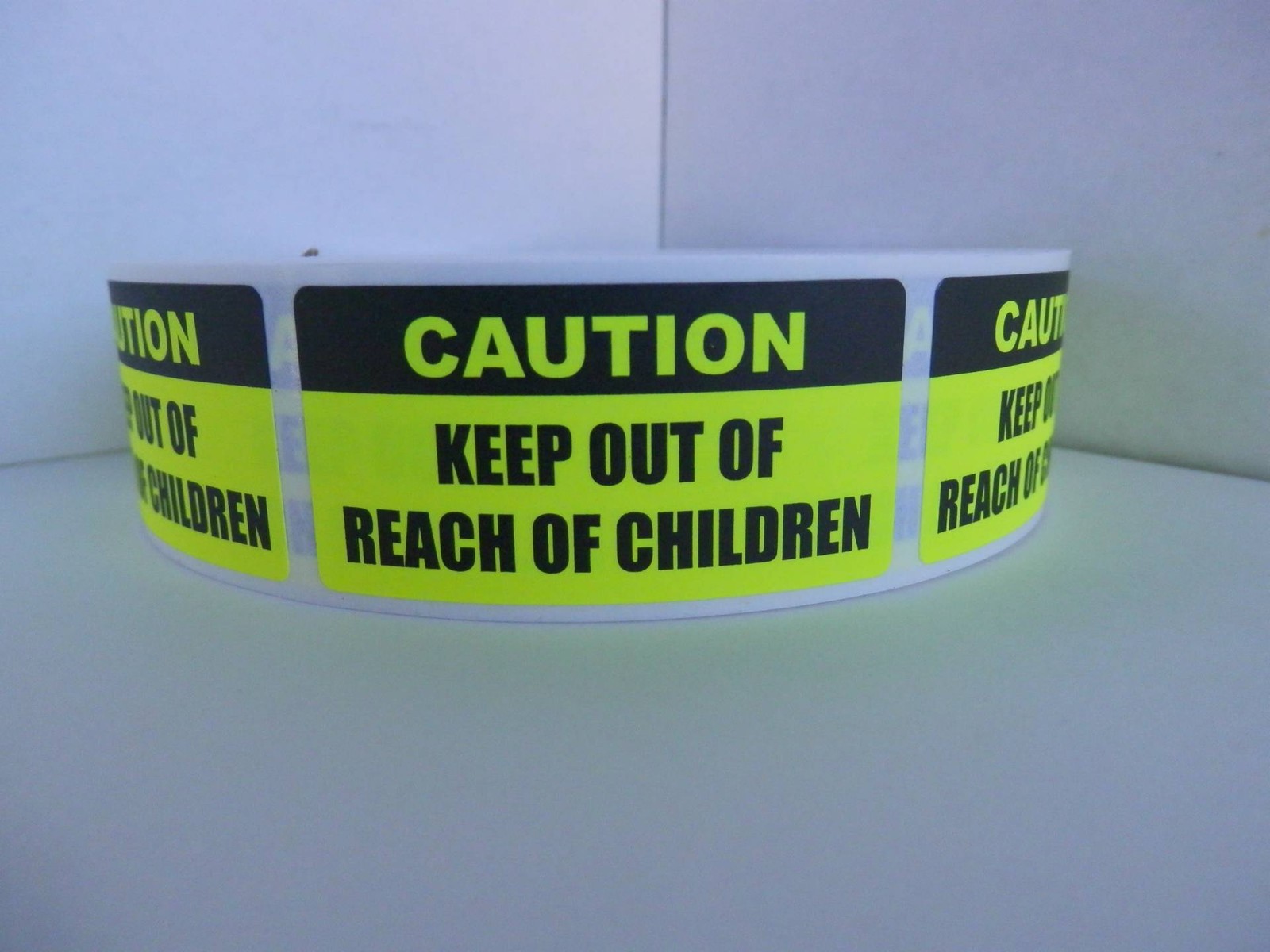 CAUTION KEEP OUT OF REACH OF CHILDREN 1×2 Sticker Label fluor chartreuse 250/rl