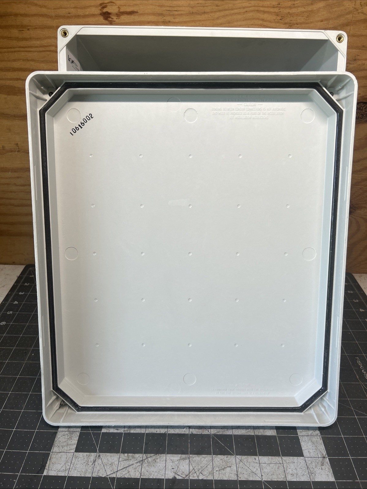L-Com NB141207 Weatherproof Enclosure 14x12x7 NEMA 4X IP66 FRP Gray
