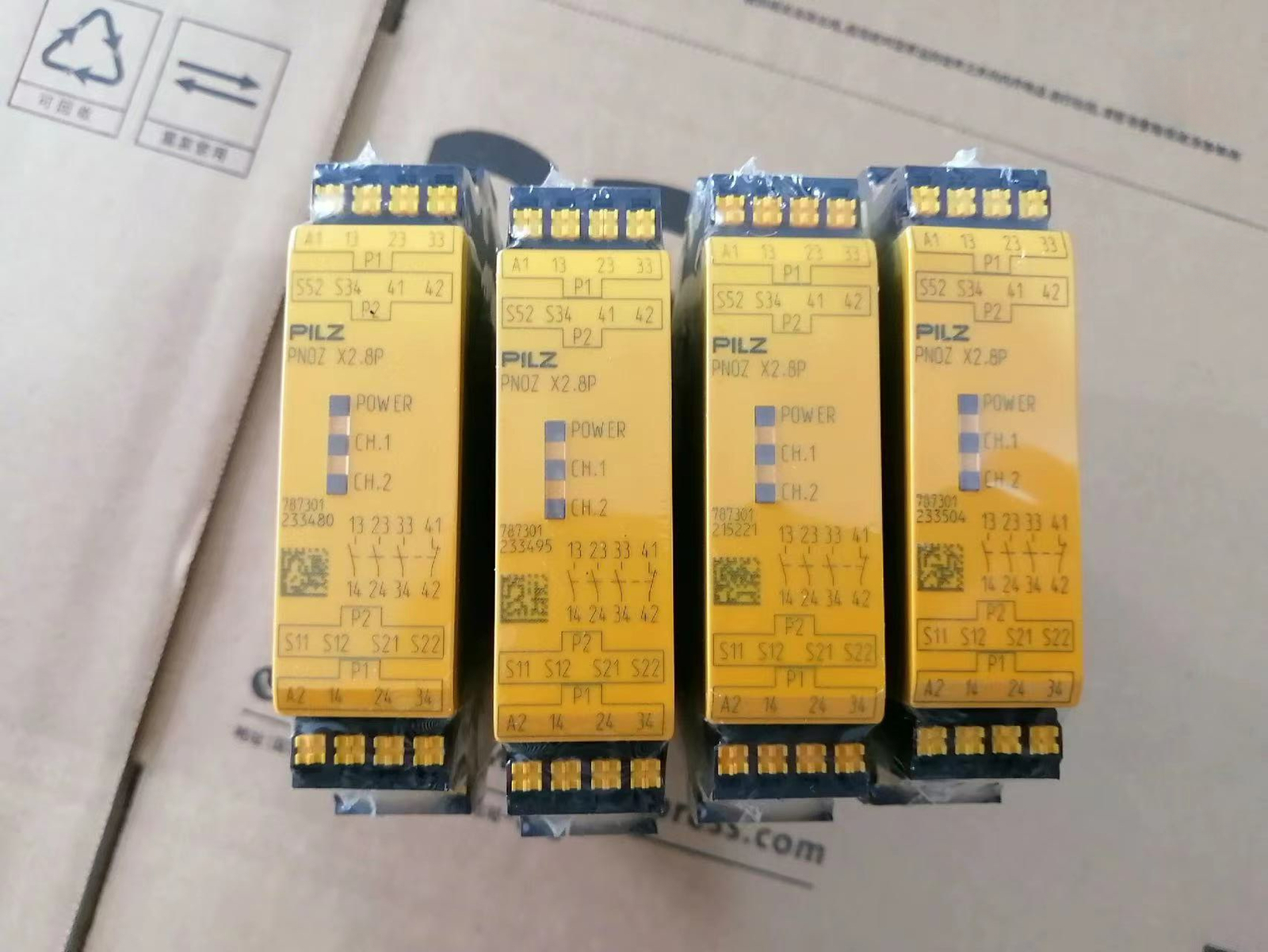 1pcs Pilz PNOZ X2.8P 787301 safety relay