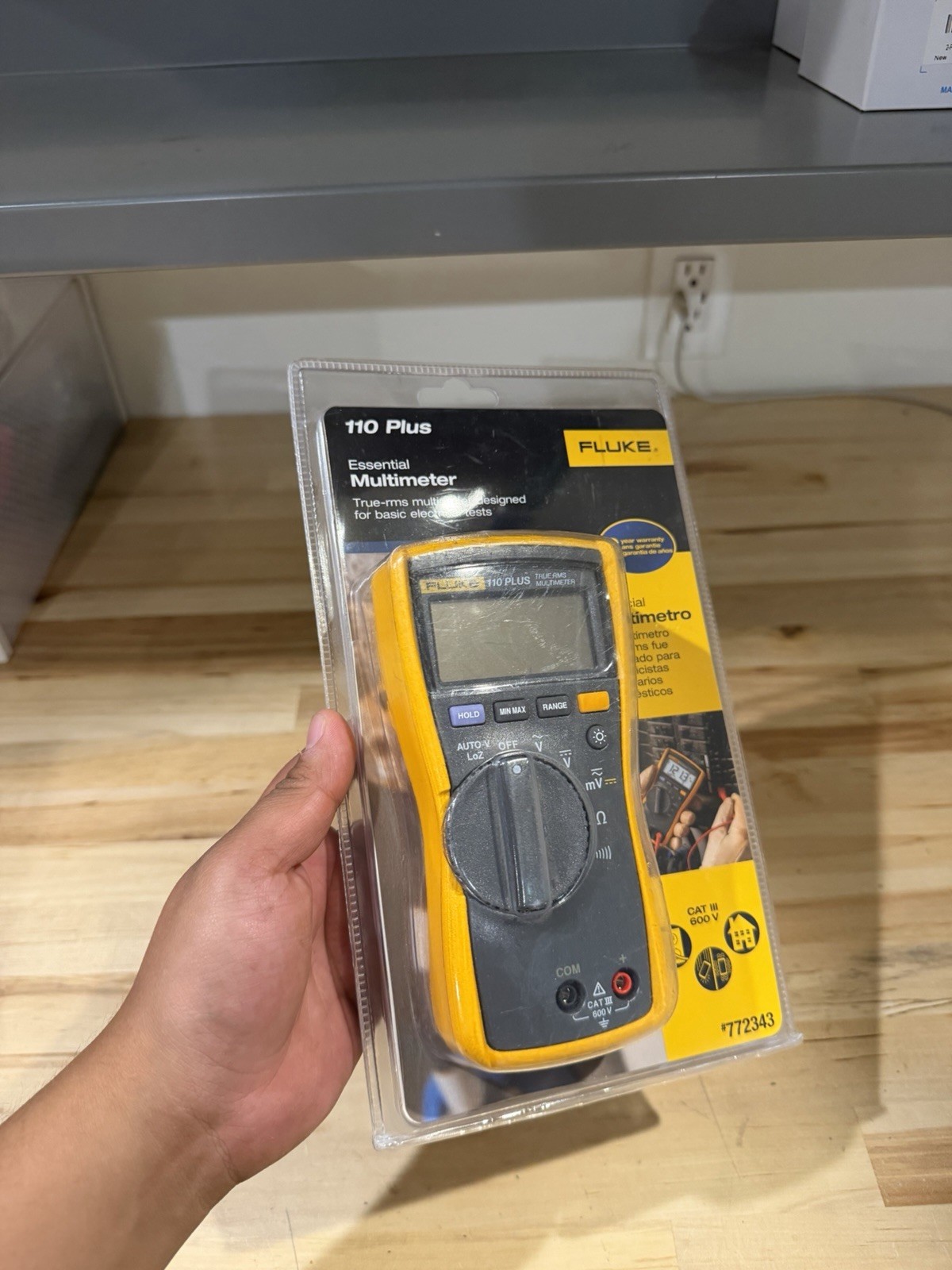 FLUKE 110 PLUS ESSENTIAL MULTIMETER W/ LEADS SHIPS FAST