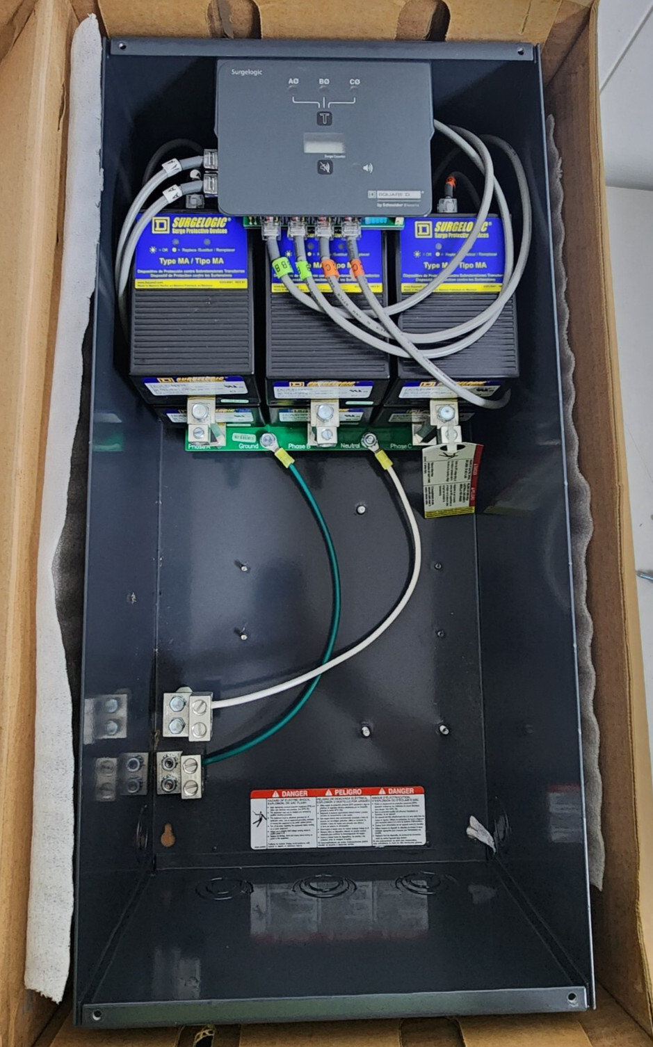😎 NEW SQUARE D SURELOGIC SURGE PROTECTIVEDEVICE 480Y/277 VAC 3 PHASE SSP04EMA32