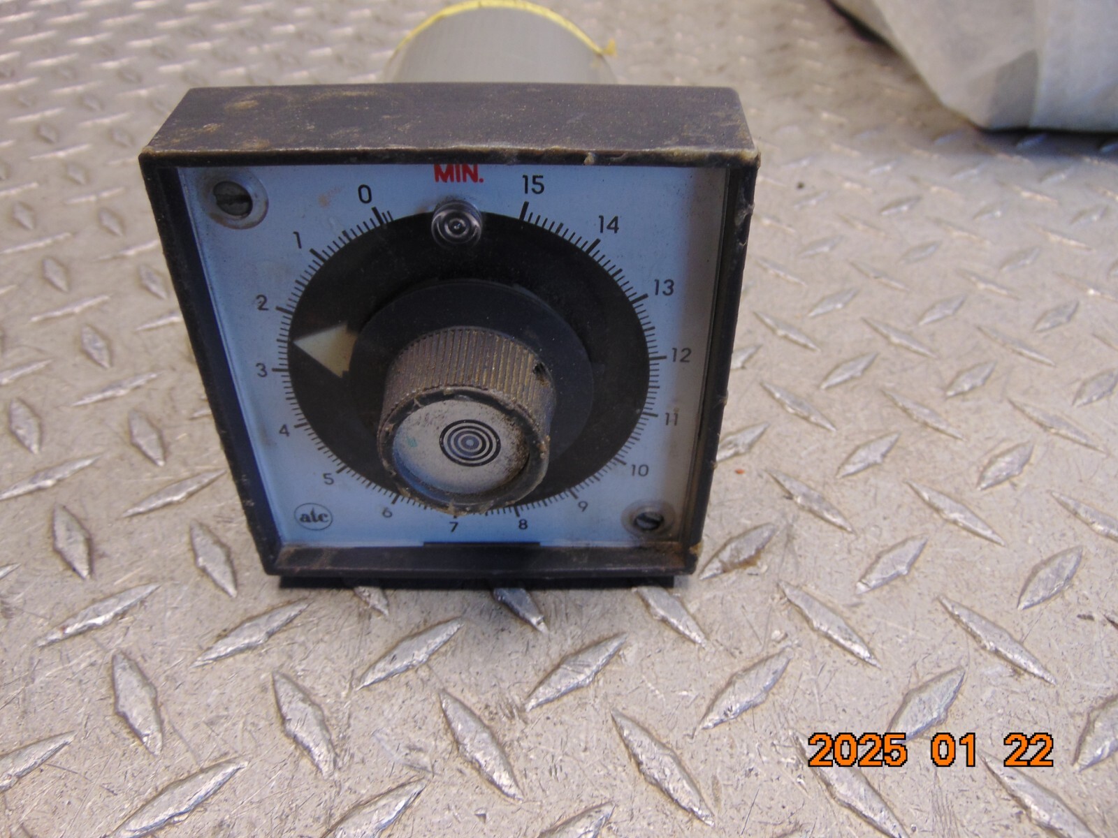ATC 305E 015 A 10 PX ELECTROMECHANICAL TIMER 0-15 MIN 120VAC
