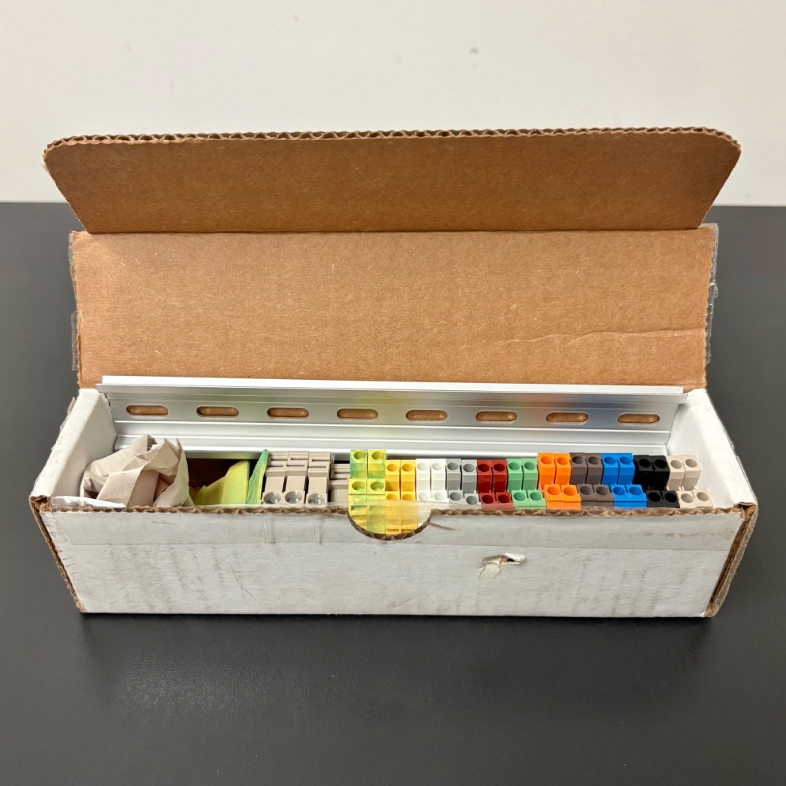 DIN Rail Terminal Block Kit Dinkle DK2.5N 12 AWG 20 AMP 600V (New)