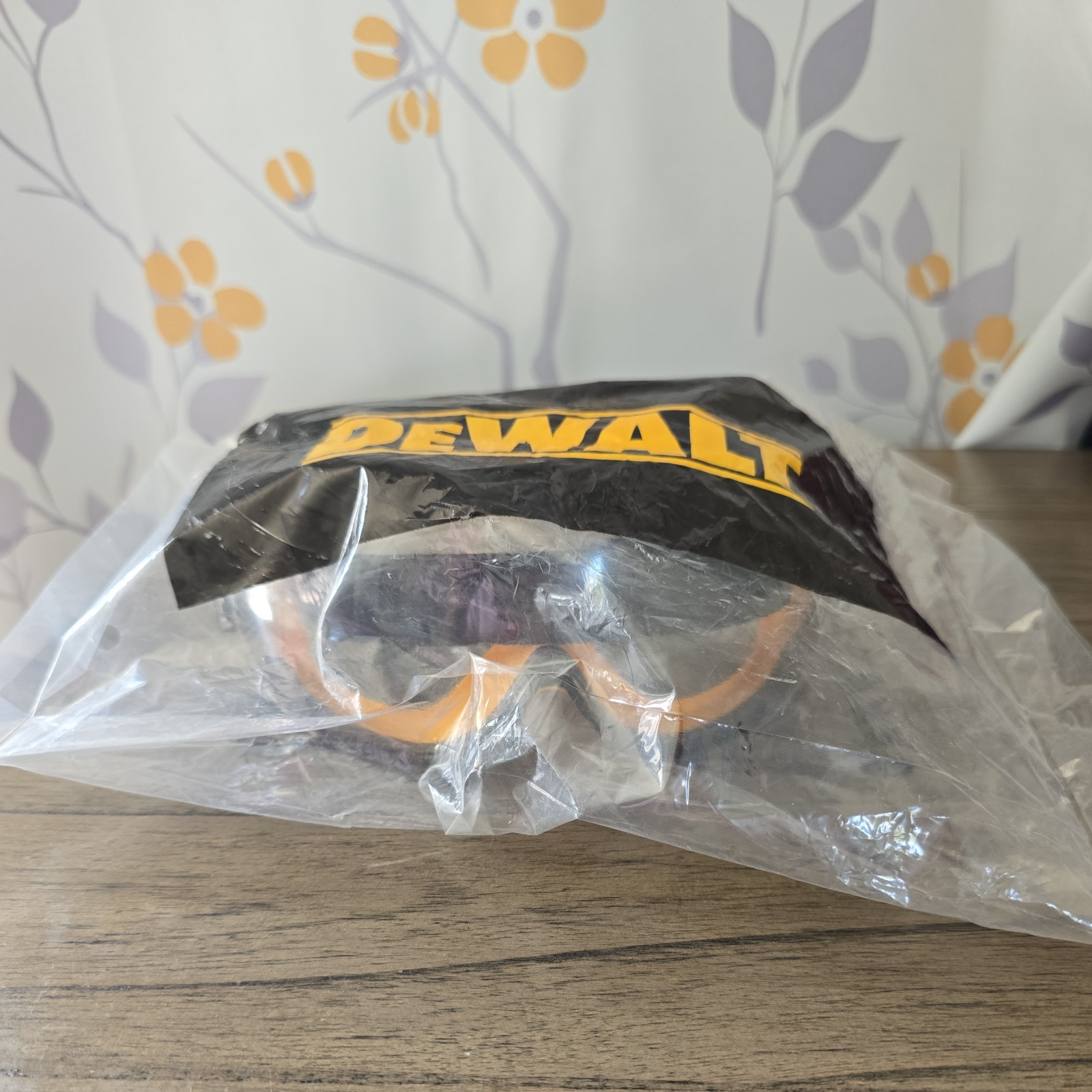 DeWalt Concealer Clear Anti-Fog Over Glasses Safety Goggles NEW