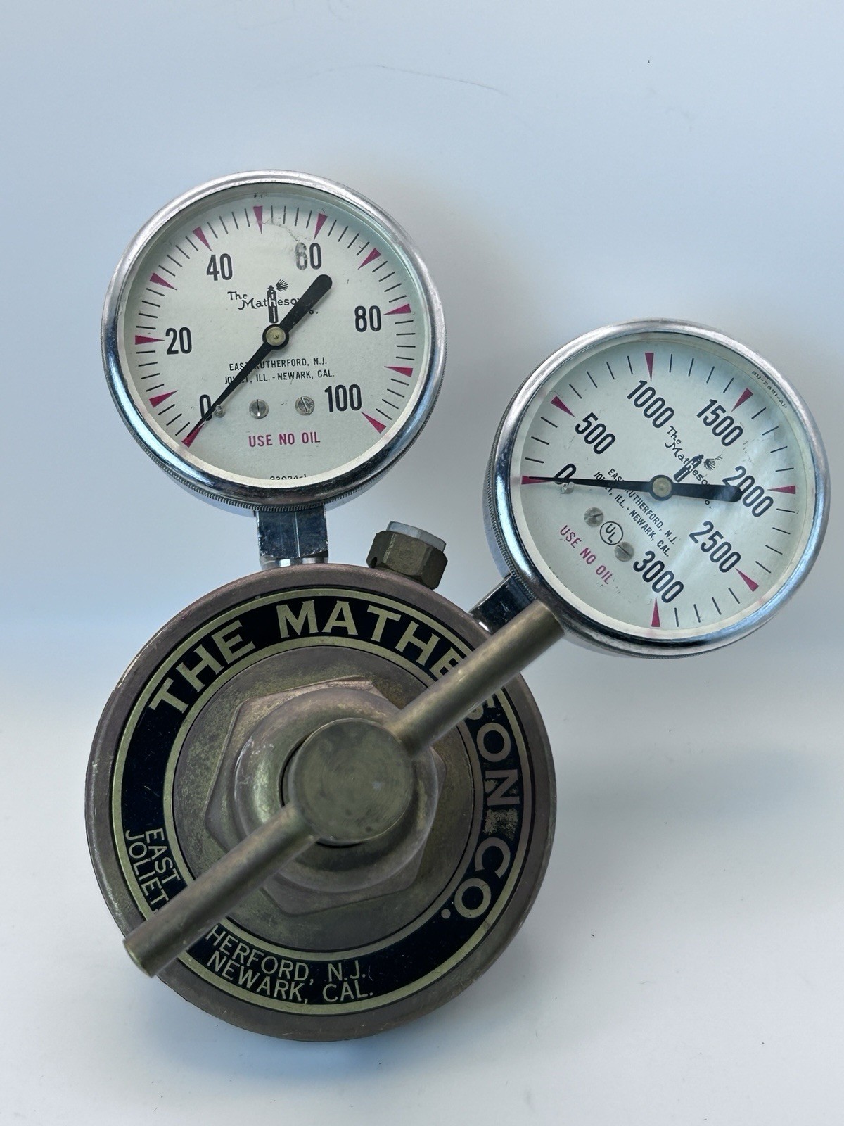 Matheson Dual Gauge Gas Pressure Regulator 100 / 3000 PSI K63 Made In The USA