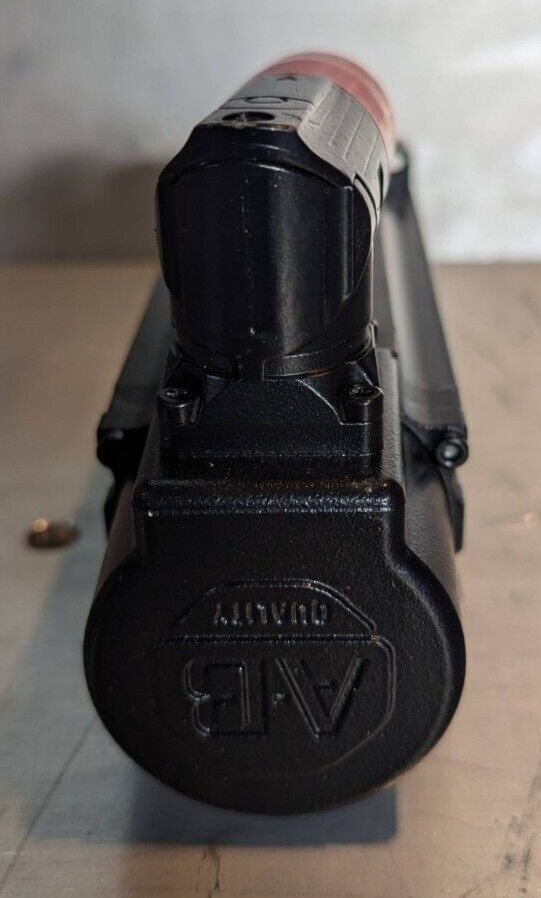 Allen Bradley VPL-B0632F-PJ14AA Kinetix VP Low Inertia Servo Motor