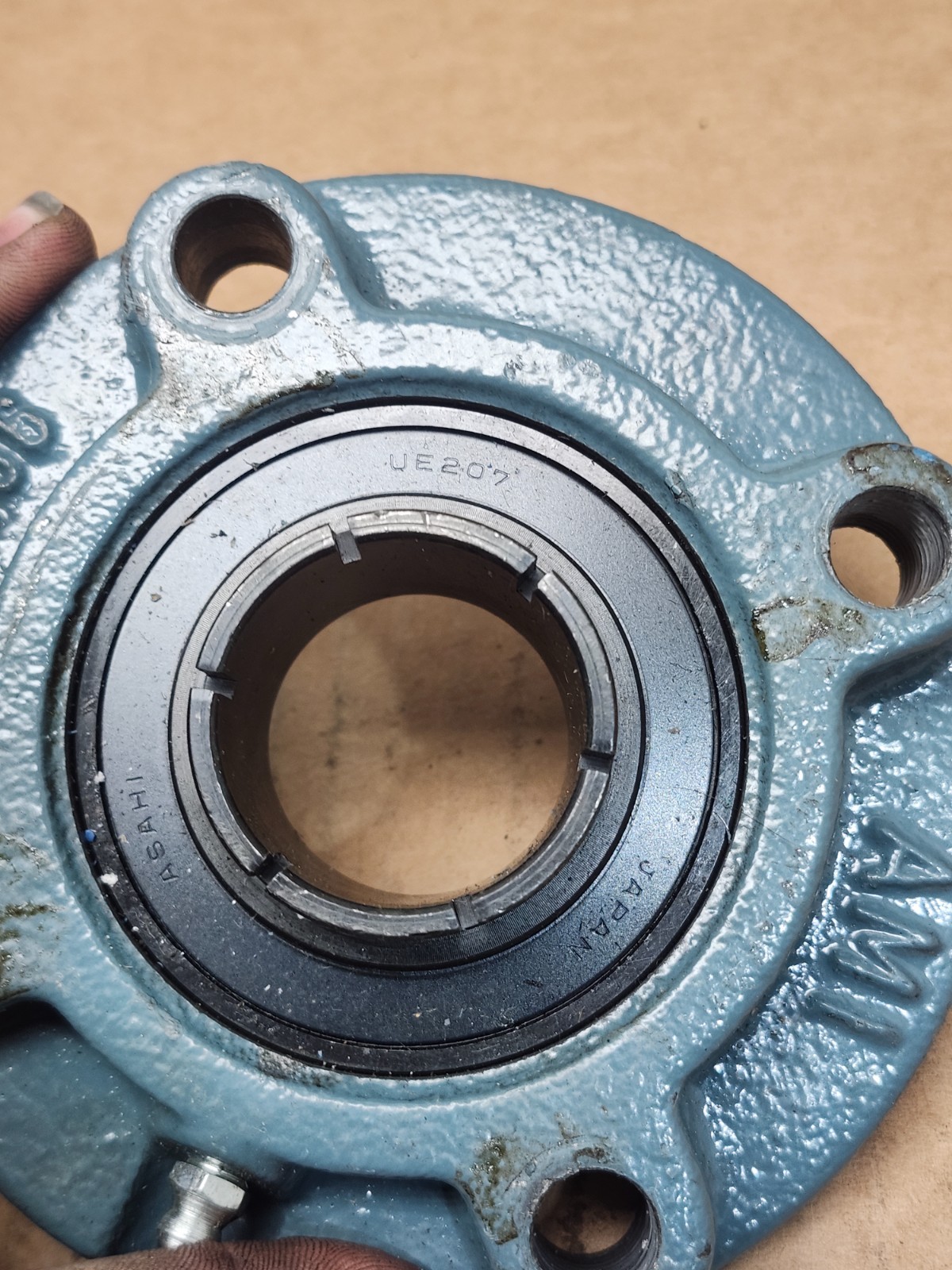 NEW NO BOX AMI Flange-Mount Ball Bearing FCSX06, UE207