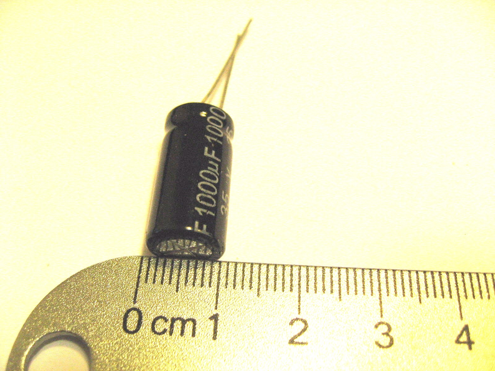 1000uF 35V (10x) Electrolytic Capacitors 35V 1000uF Volume 10×20 mm
