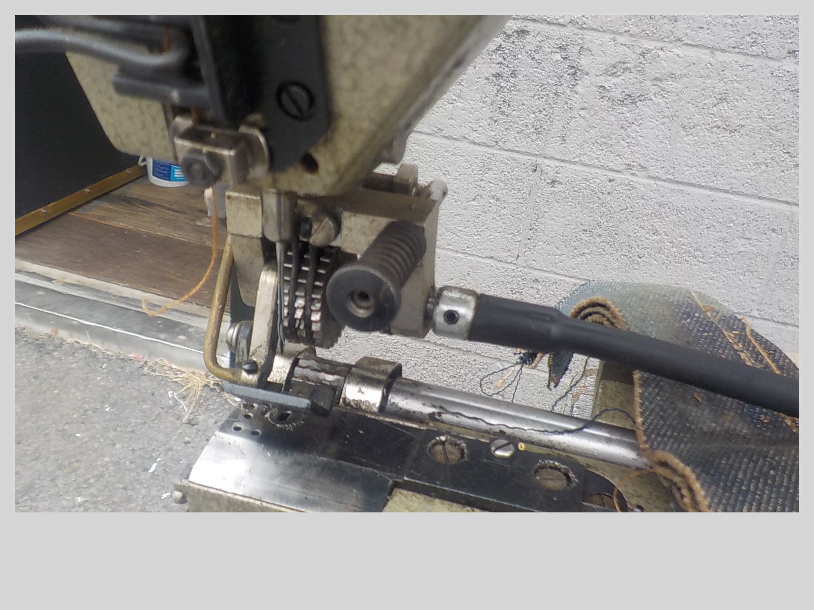 Industrial Sewing Machine Singer 591,one needle with puller ,hemming