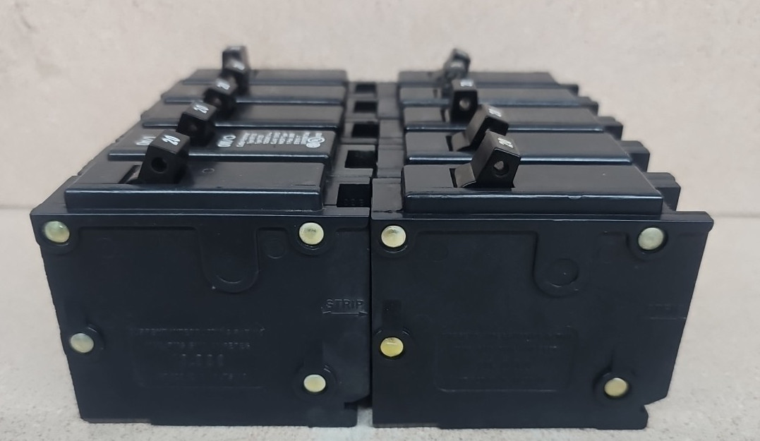 LOT OF 10 Cutler Hammer BR120 1 Pole 20 Amp Type C120 Circuit Breaker