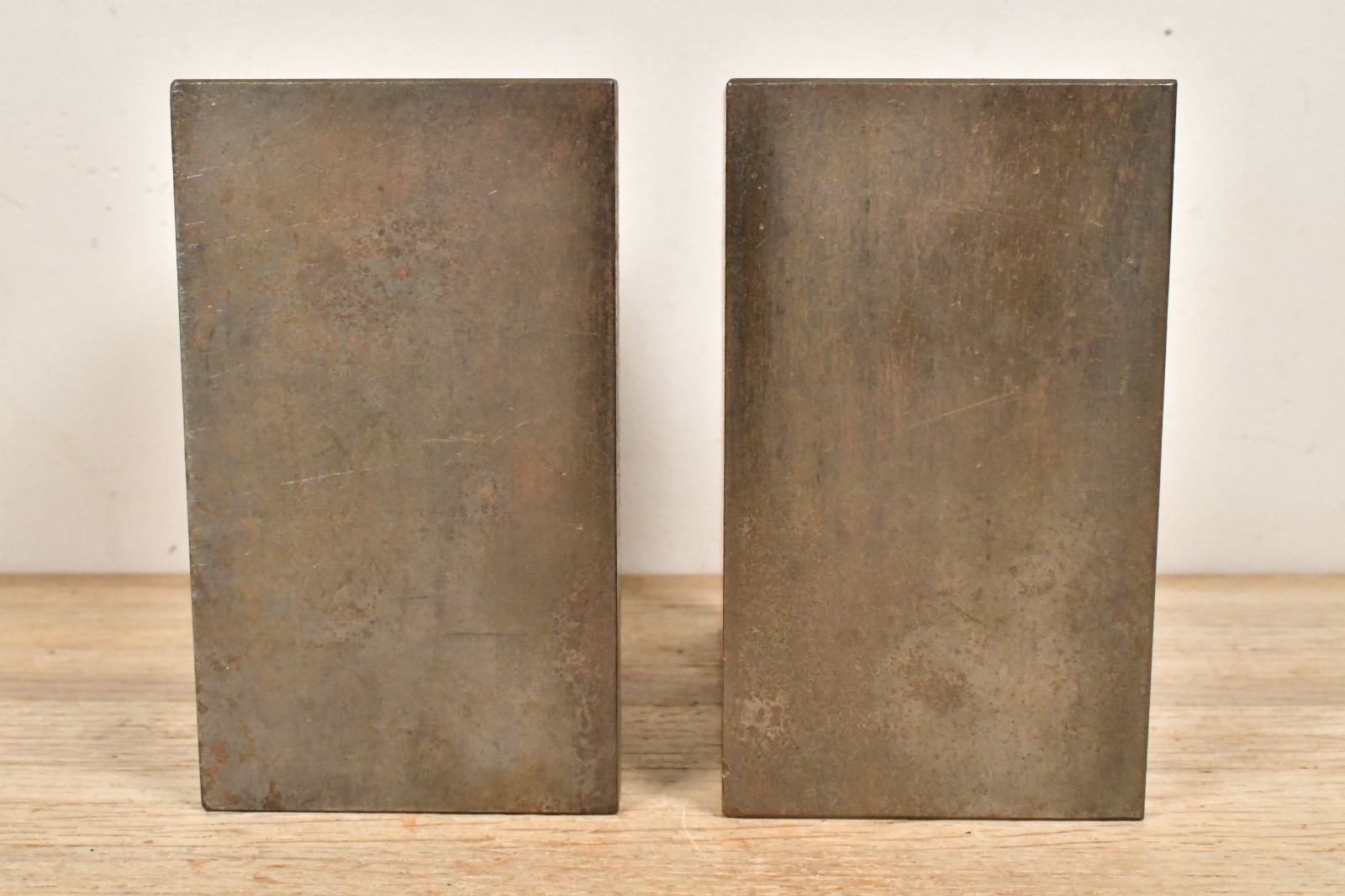 Set of 2 Vtg CHALLENGE ANGLE PLATES 4-3/4″ x 4-3/4″ x 2-3/4″ Inches Webbed