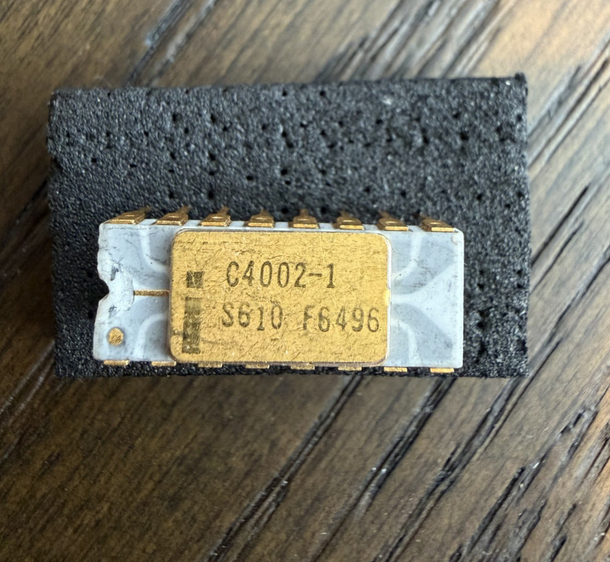Intel C4002-1 Zebra Grey Trace Gold Pins Early Ceramic MCS-4 RAM Rare Vintage