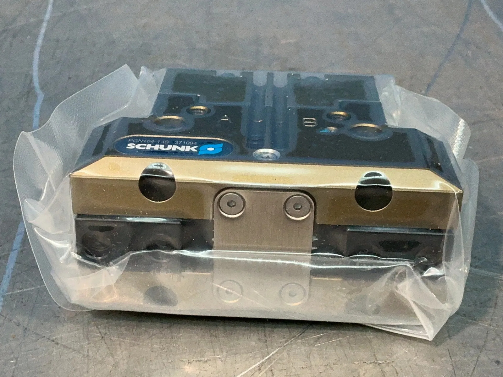 SCHUNK UNIVERSAL PNUEMATIC GRIPPER 0371094
