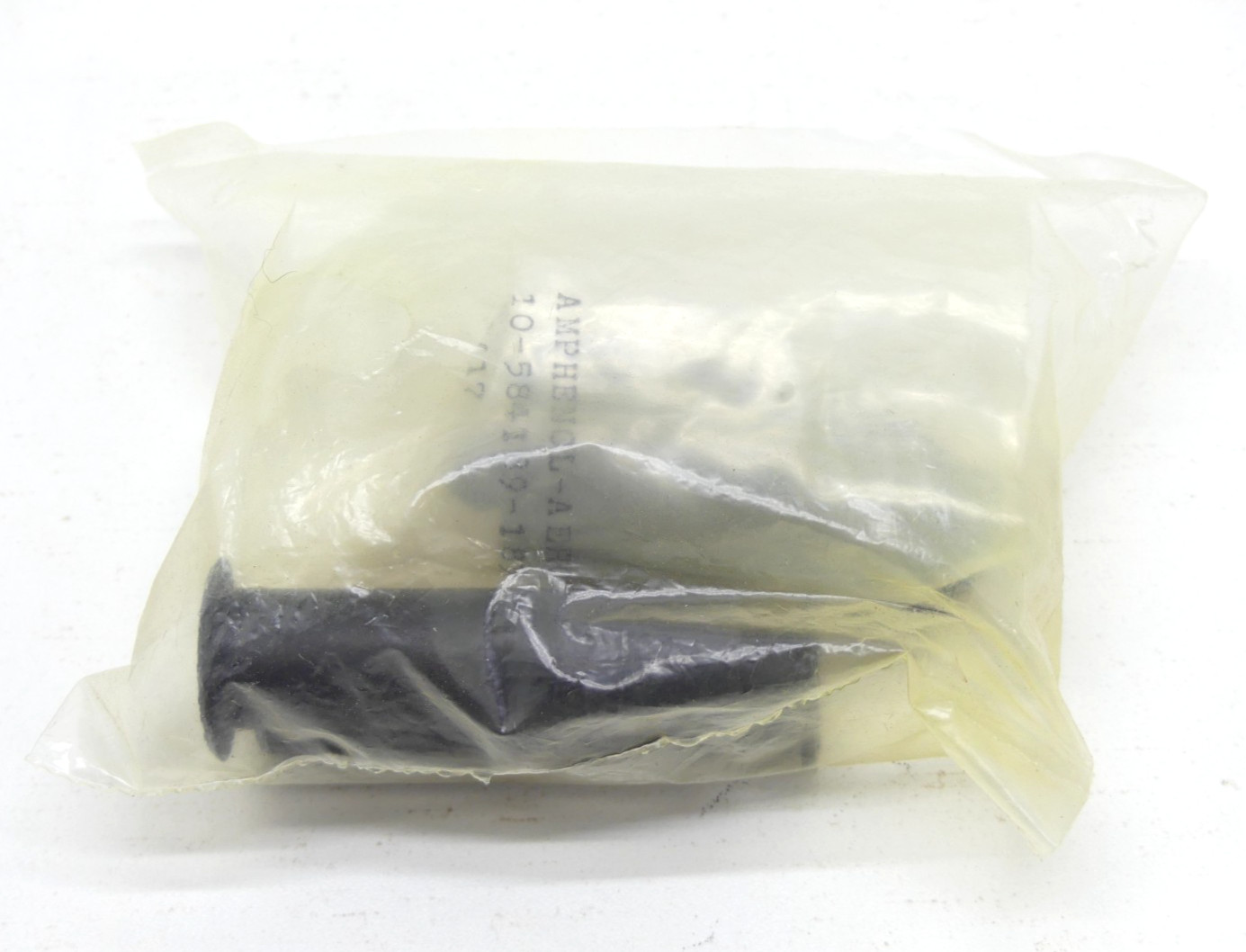 Amphenol 10-584189-183 w/ 2 Rubber Inserts