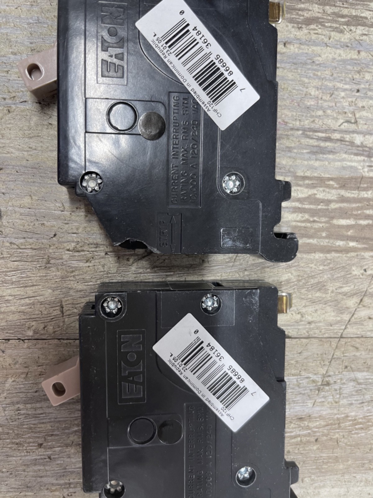 LOT OF 2 Eaton CHF120 20 Amp 1 Pole 120V /240V TYPE CH 1POLE M-1641 NEW