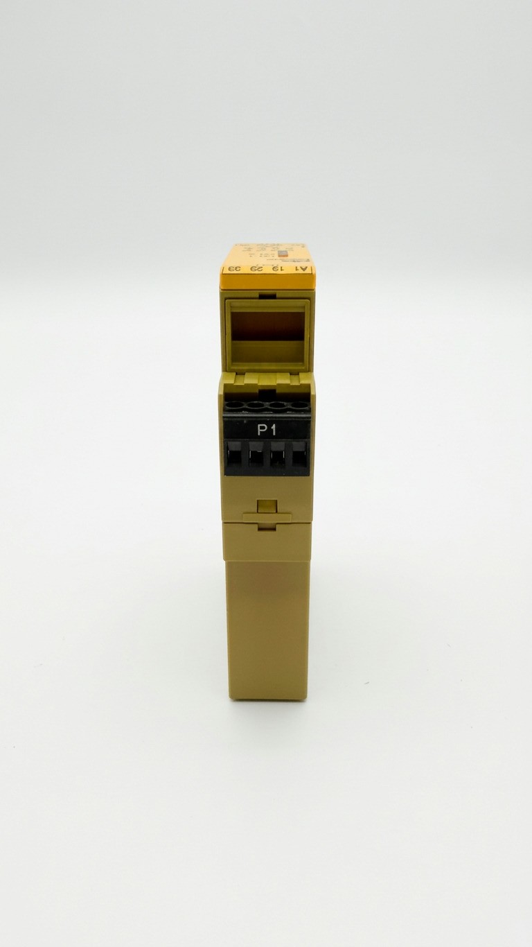 PILZ 777585 Safety Relay