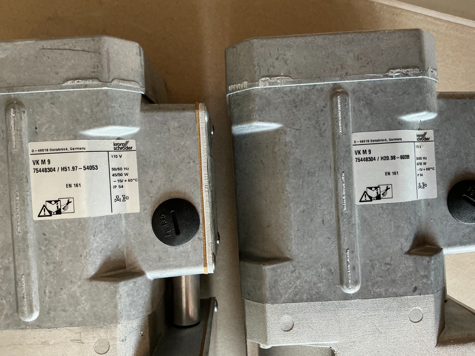 RETIREMENT PRICE Two Krom Schroder VK M 9 75448304 Motorised Gas Vlv’s