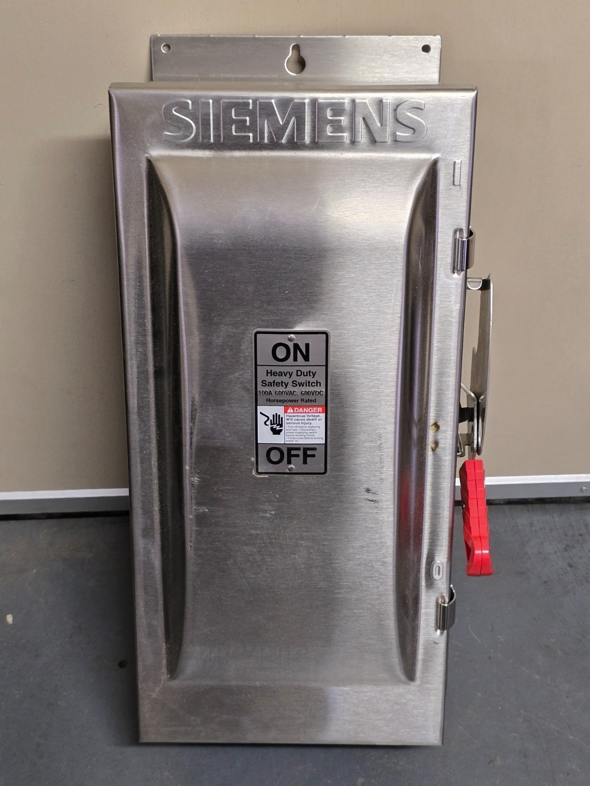 NEW Siemens HF363S 3w 600v 100a Fused Stainless Steel Disconnect NEMA 4X/12