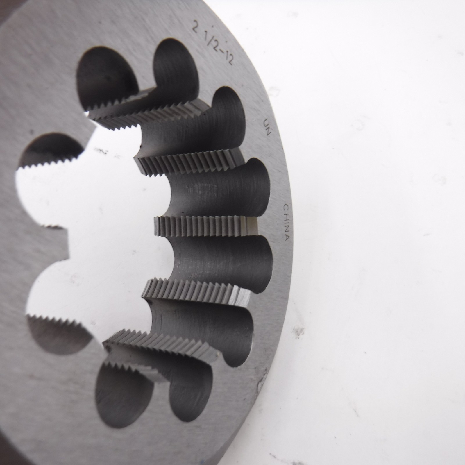2-1/2″-12 UNS RH Threading Die 4-1/2″ Hex OD Carbon Steel 1-1/2″ Thick