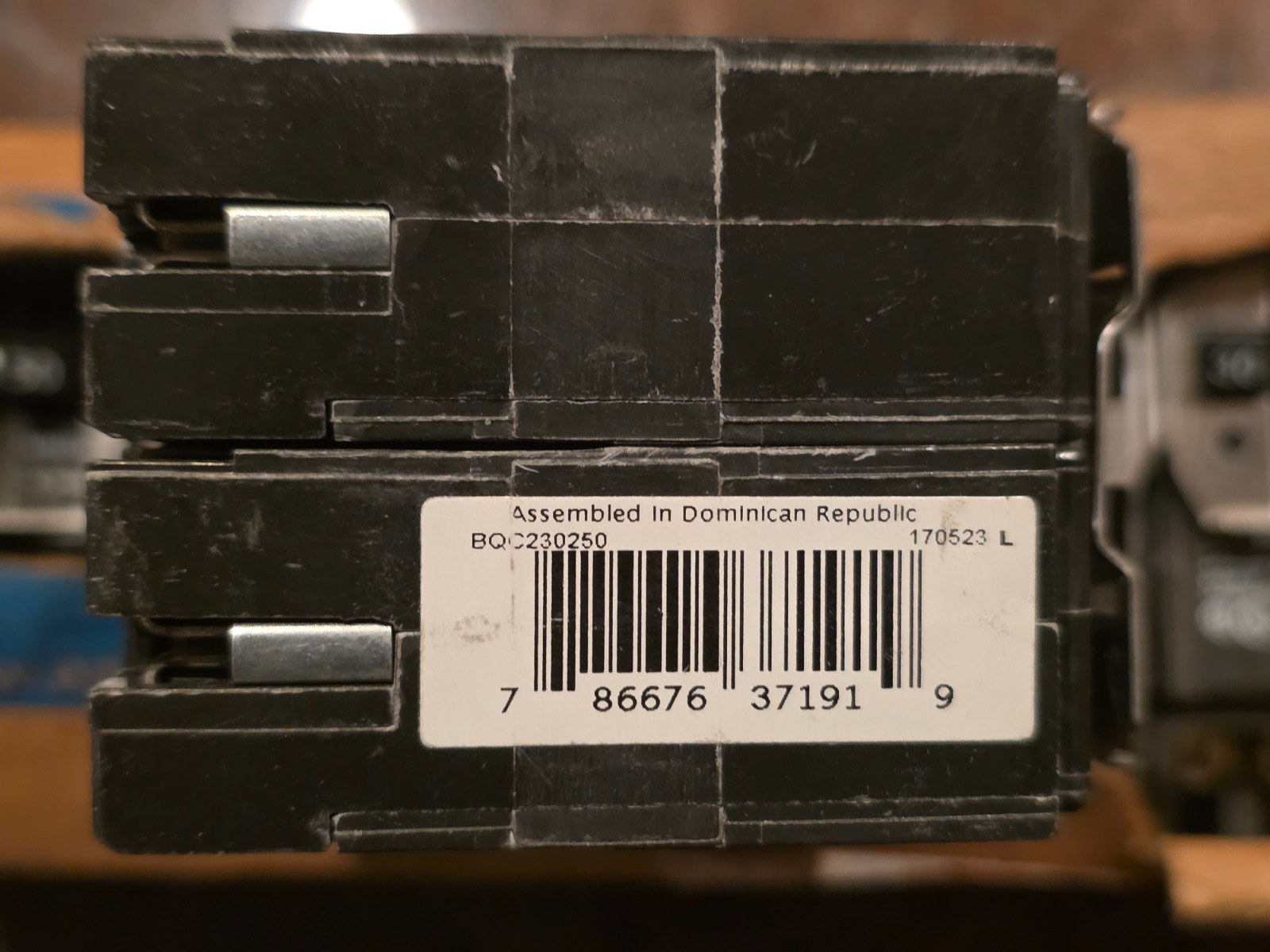 Eaton BQC230250 Quad 2 Pole BR 50 Amp 30 Amp Circuit Breaker