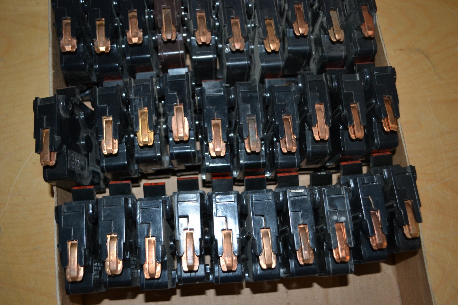 Lot of 39 ~ Federal Pacific FPE ~ Type NA Thick 1 Pole 15-40 Amp Breakers NA115