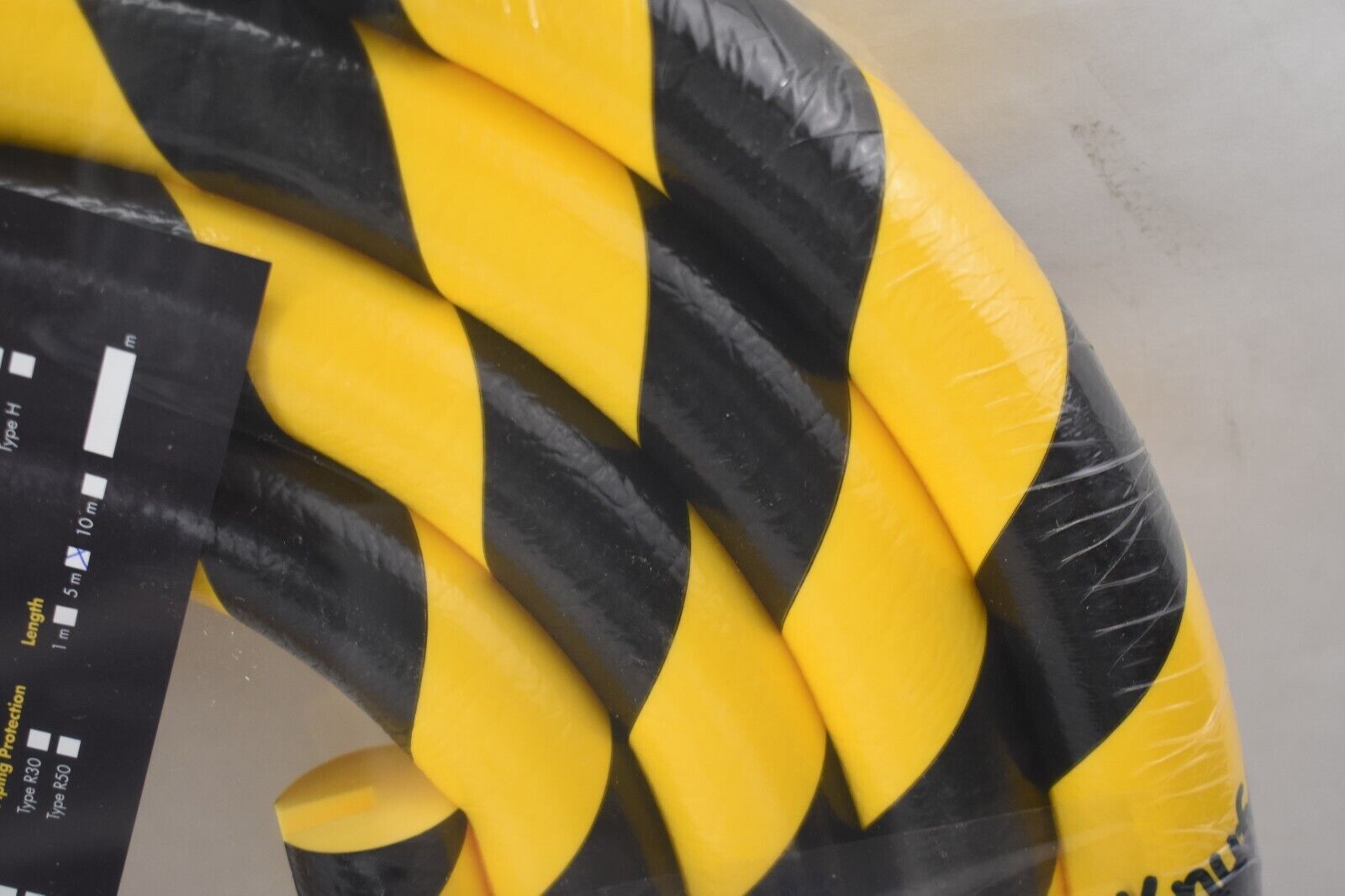 Knuffi Edge Bumper Guard Foam Rounded Shape Yellow & Black 5M x 1-5/8″ Type B