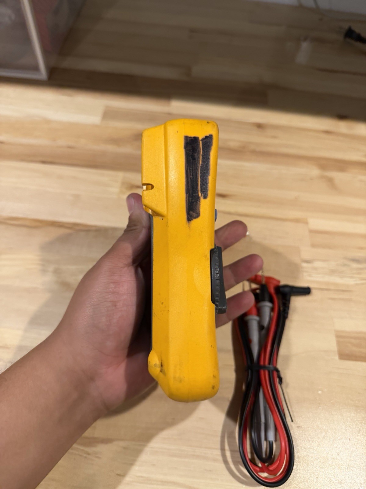 FLUKE 116 TRUS-RMS MULTIMETER / LEADS – SHIPS FAST (TESTED)