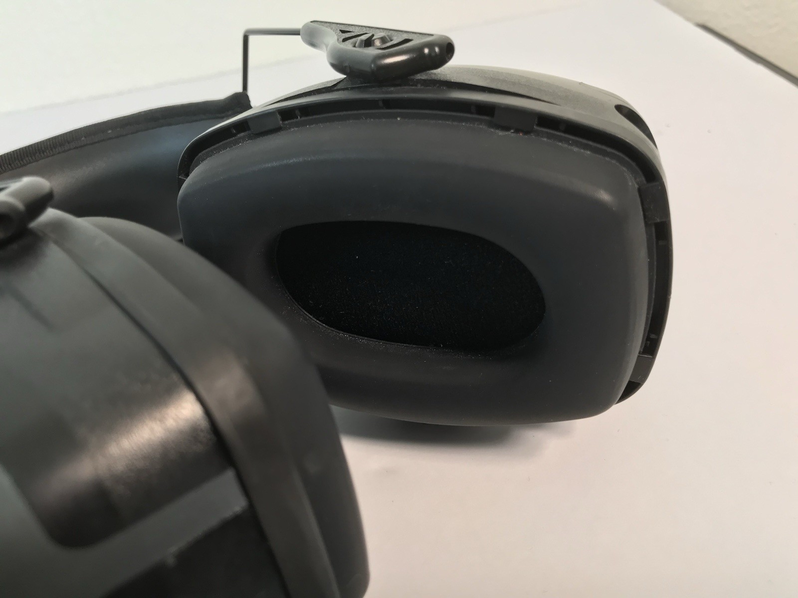 Howard Leight Sync Radio AM/FM Headphones EN352 Honeywell