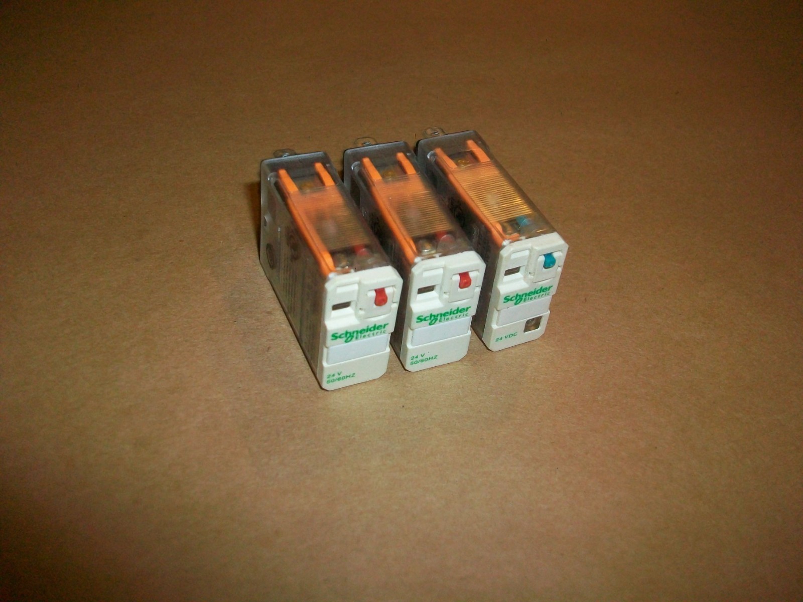 3pc Schneider Electric Relay RPM12BD / RPM11B7 24VDC USED