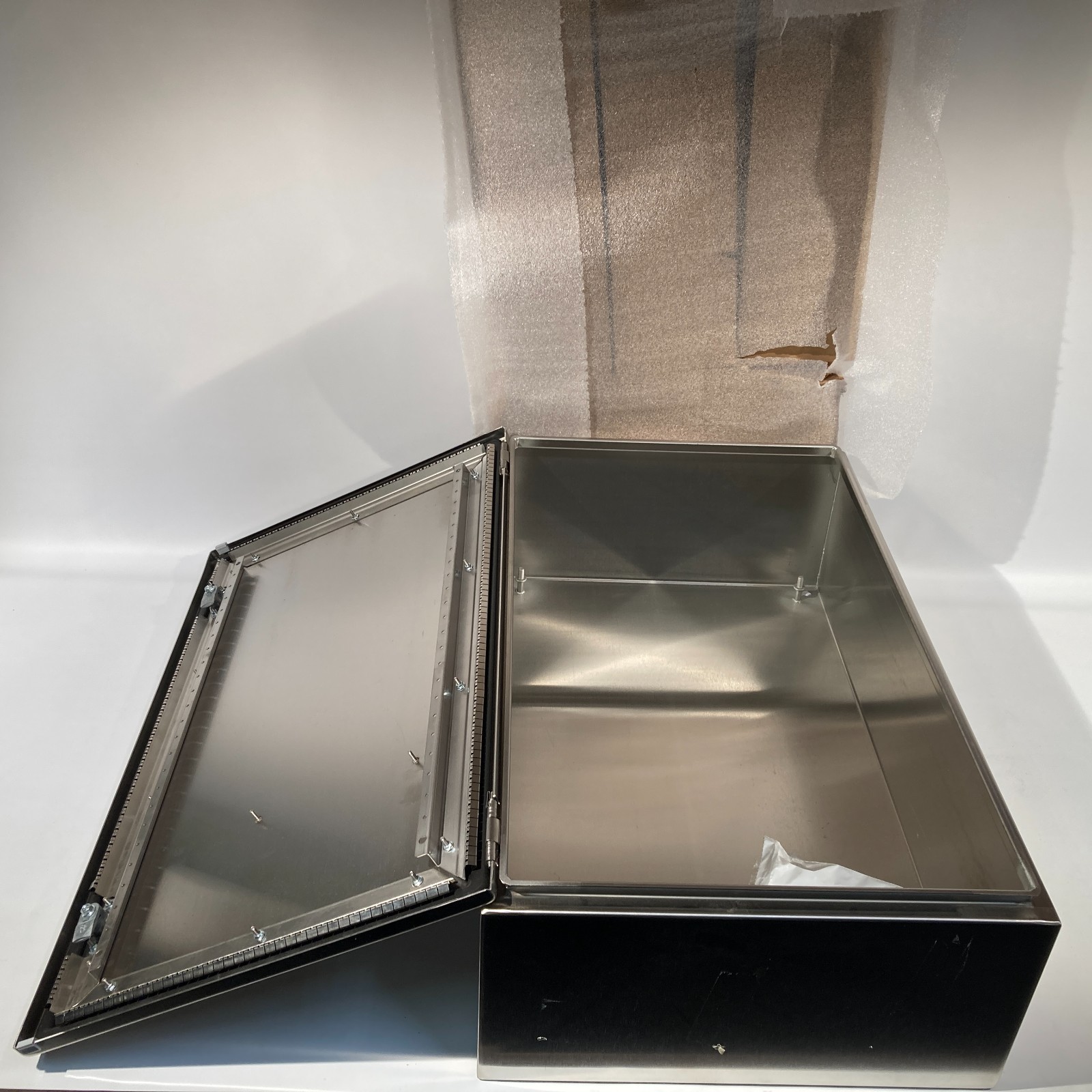 nVent Hoffman 30″ x 18″ x 8″ SS Enclosure NEMA CSD30188EMCSS Wall mounted, READ