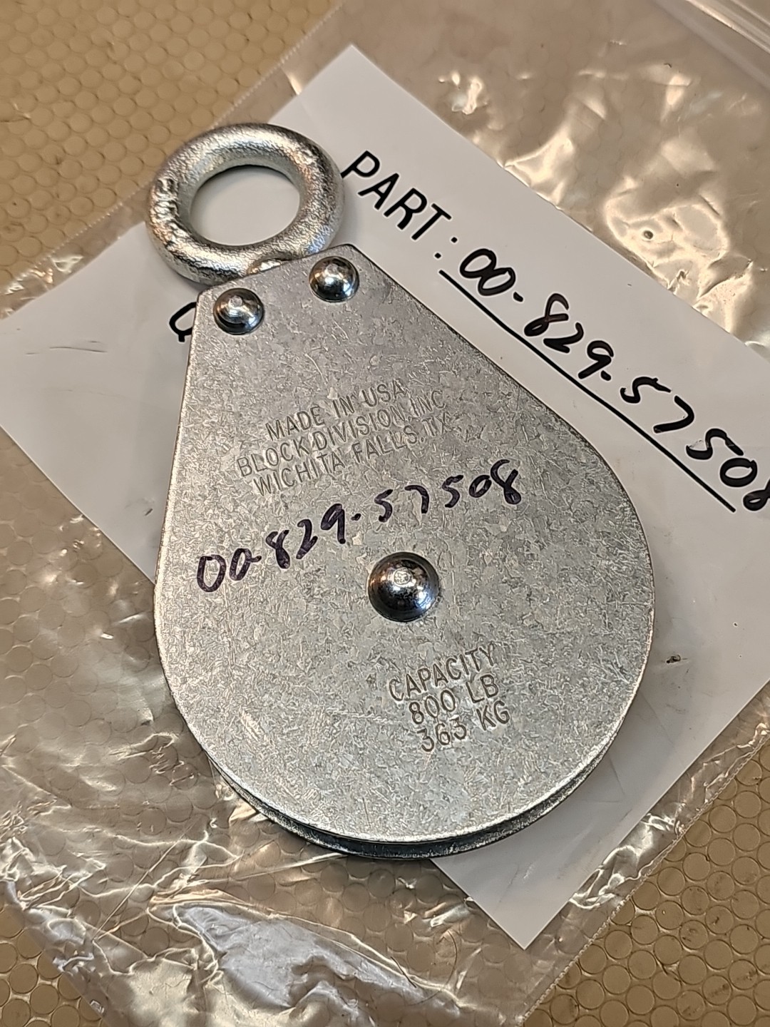 Block Division Swivel Eye Pulley Block 800 lb cap 363 kg