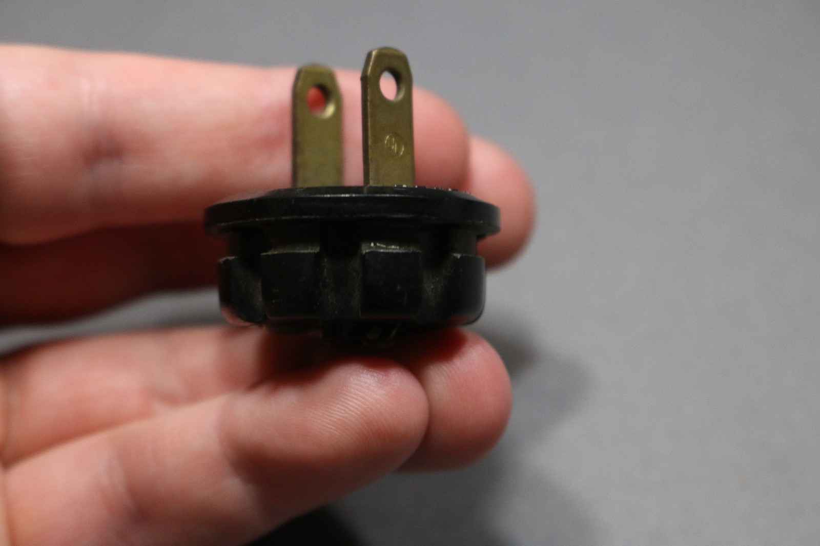 Vintage Amphenol AC Power Plug 2 pin Male 61-M 10A 250V 15A 125V Non-Polarized