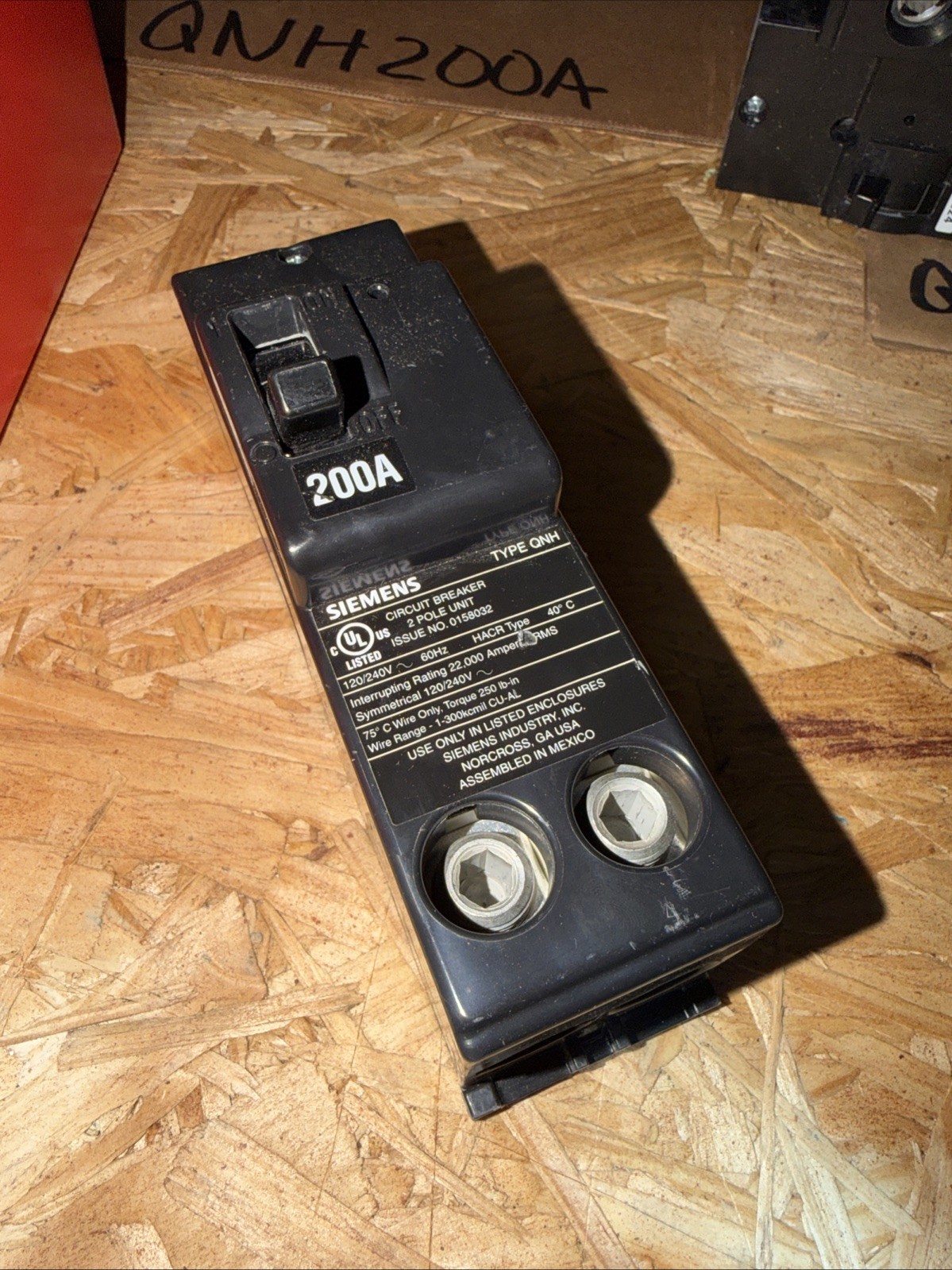 ITE Siemens QN2200H 2 Pole 200A 120/240 Volt 22kA Main Circuit Breaker QNH TYPE