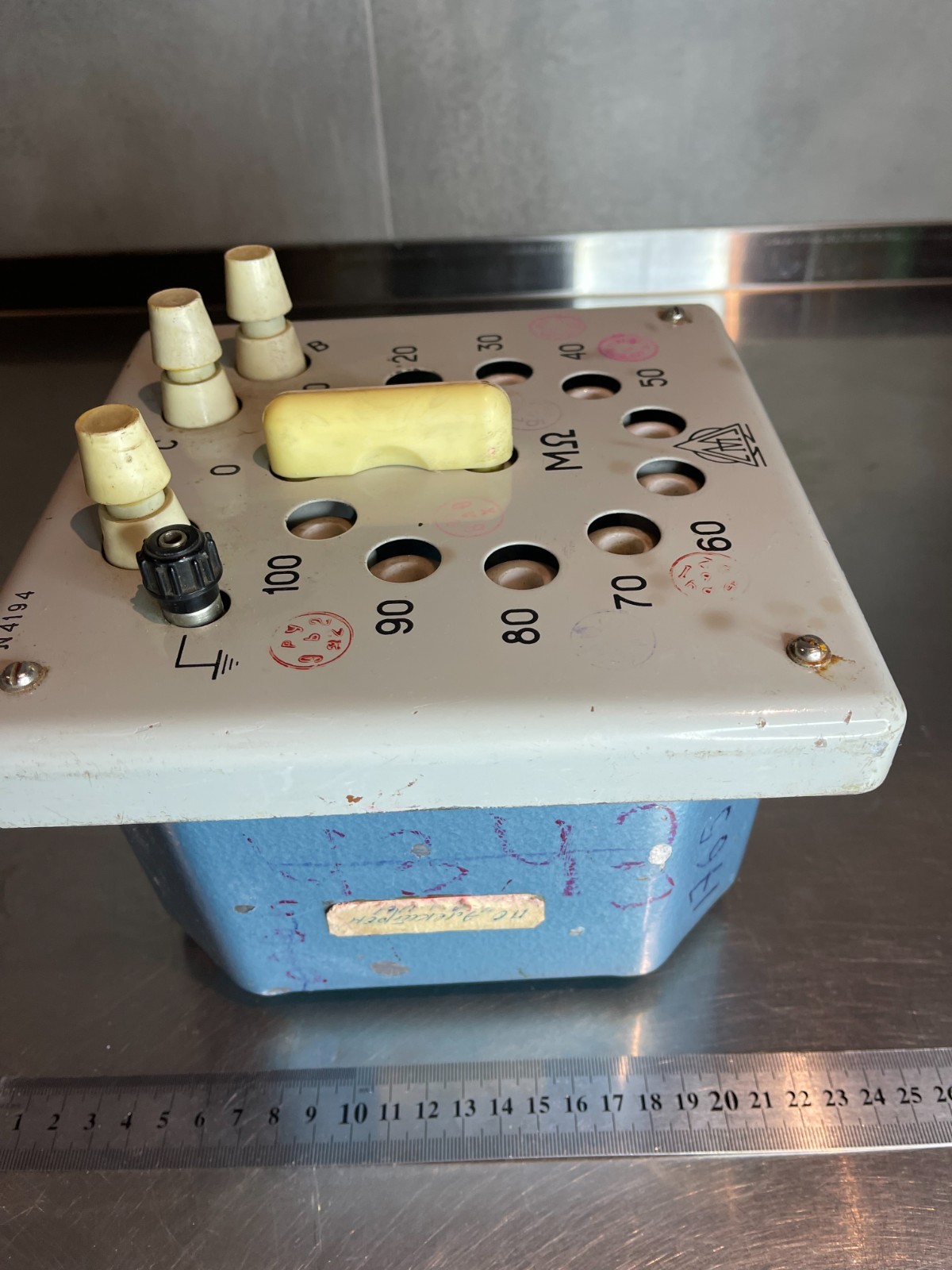 0 10 20 30 40 50 60 70 80 90 100 MOhm Resistance Standard Box 0.02% 600V
