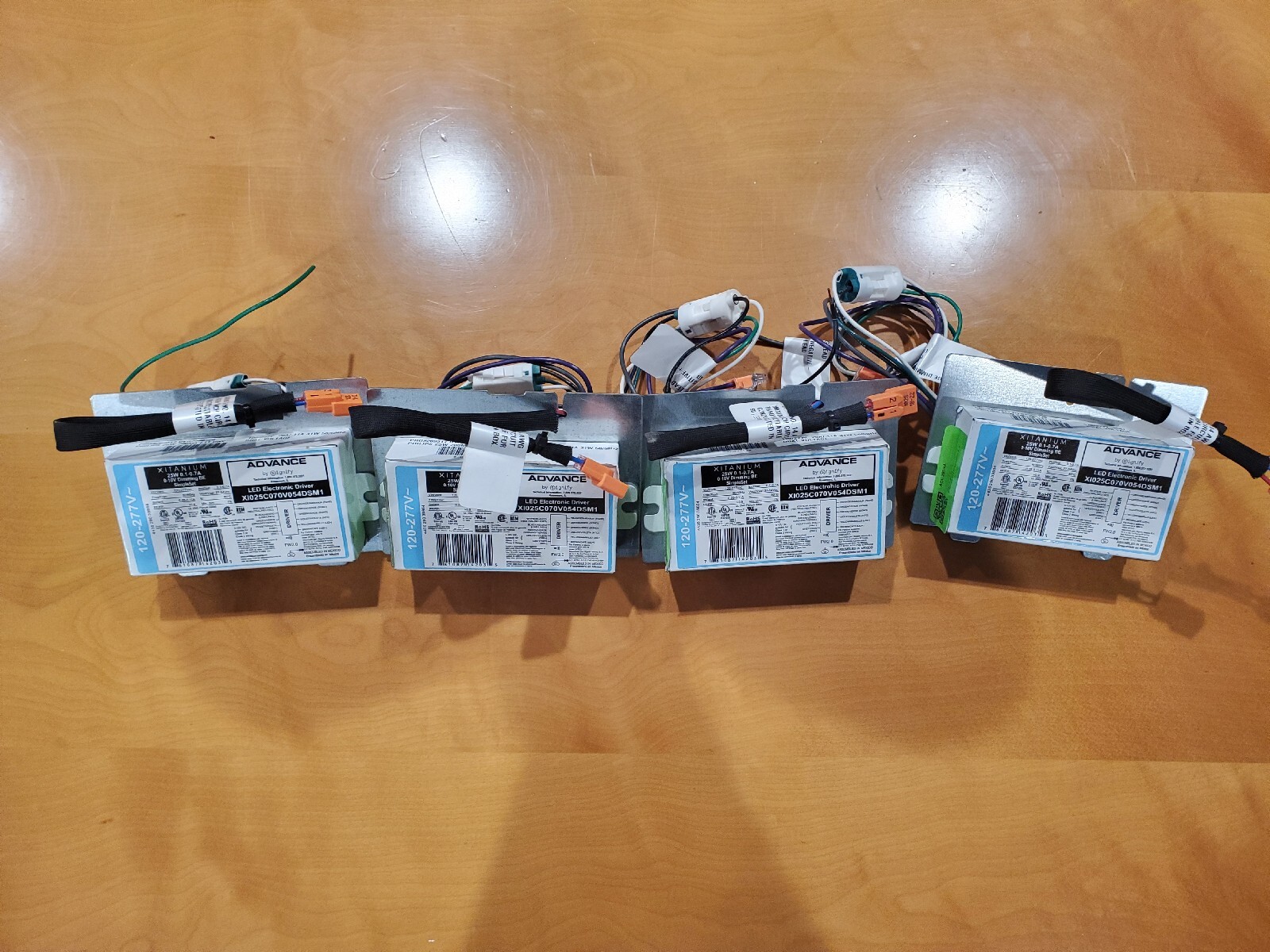 4 Each – Advance Xitanium LED Driver – XI025C070V054DSM1 New