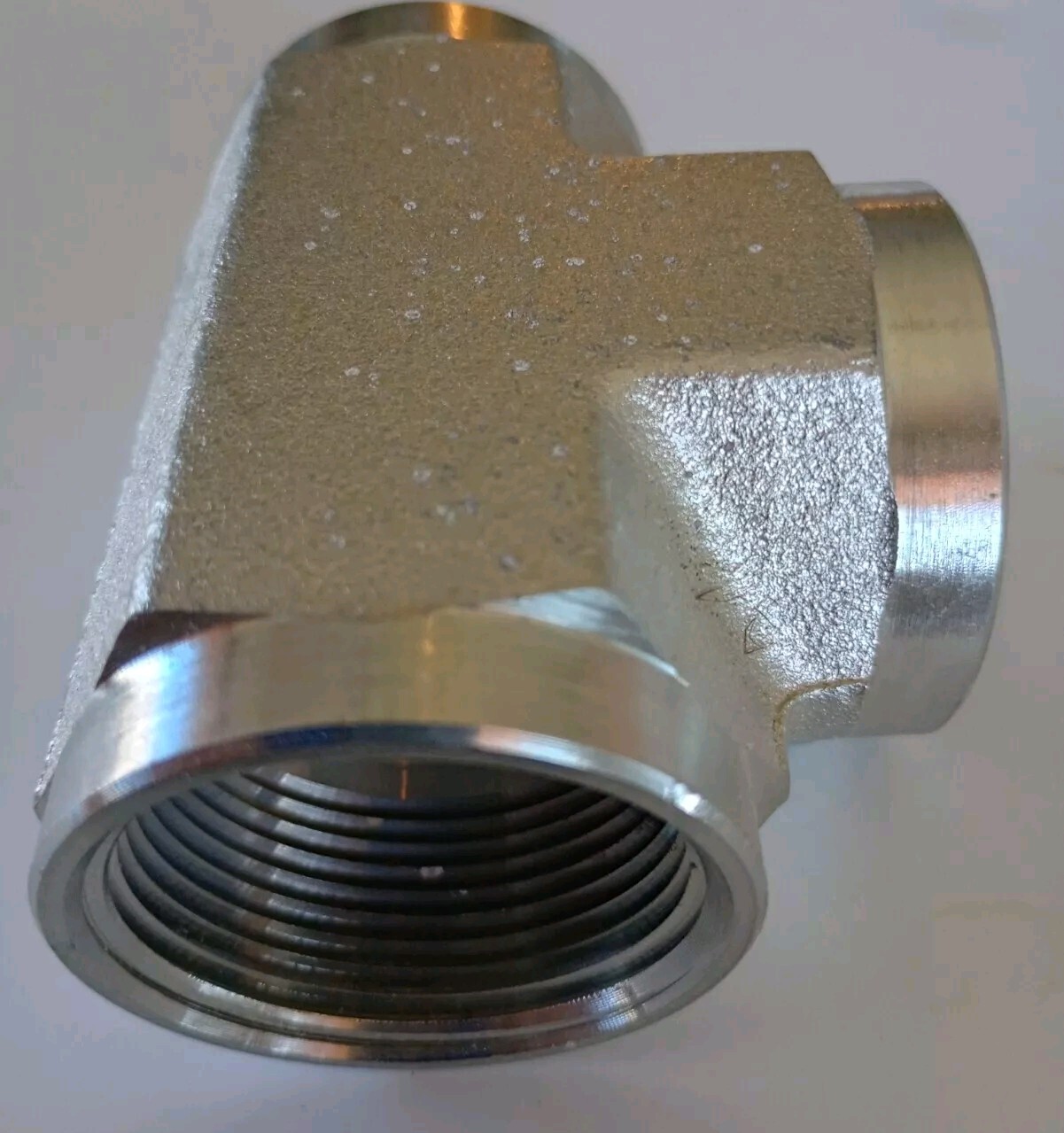 STAINLESS STEEL FNPT TEE 1-1/4″ X 1-1/4″ X 1-1/4″, NEW, FREE SHIPPING