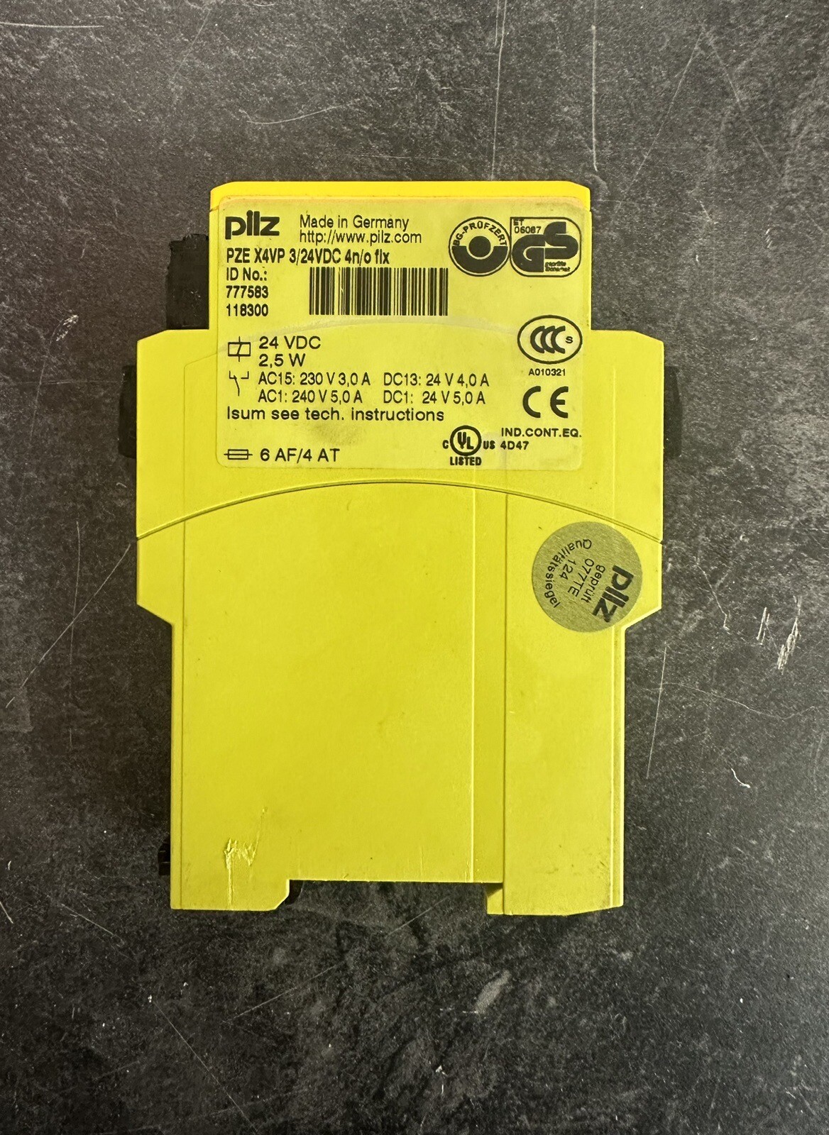 Pilz 777583 PZE X4VP 3/24VDC 4n/o Safety Relay